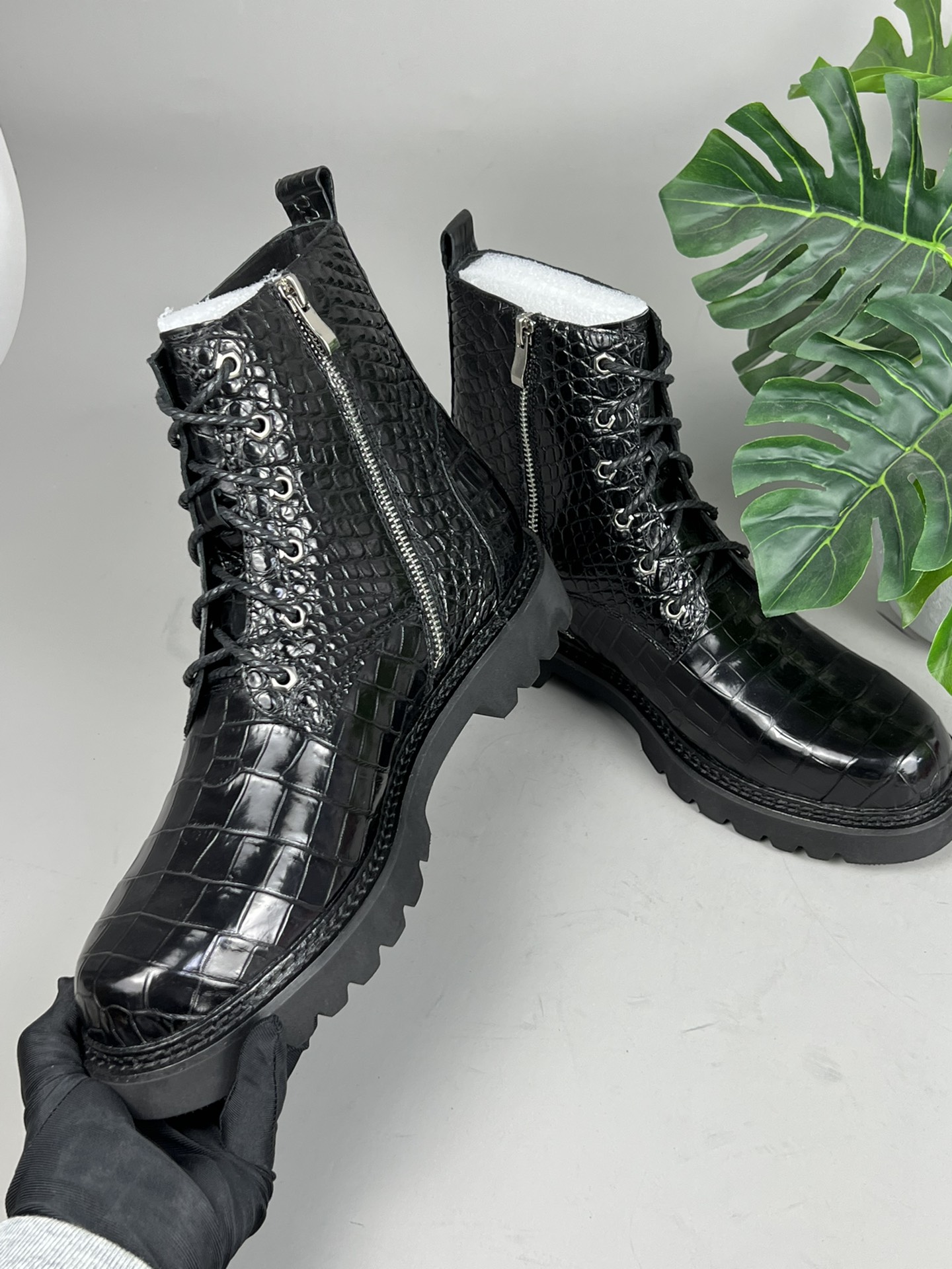 Handcrafted Luxury Private Customization High-Quality Crocodile Leather Shoes, available for customization in various colors and sizes.