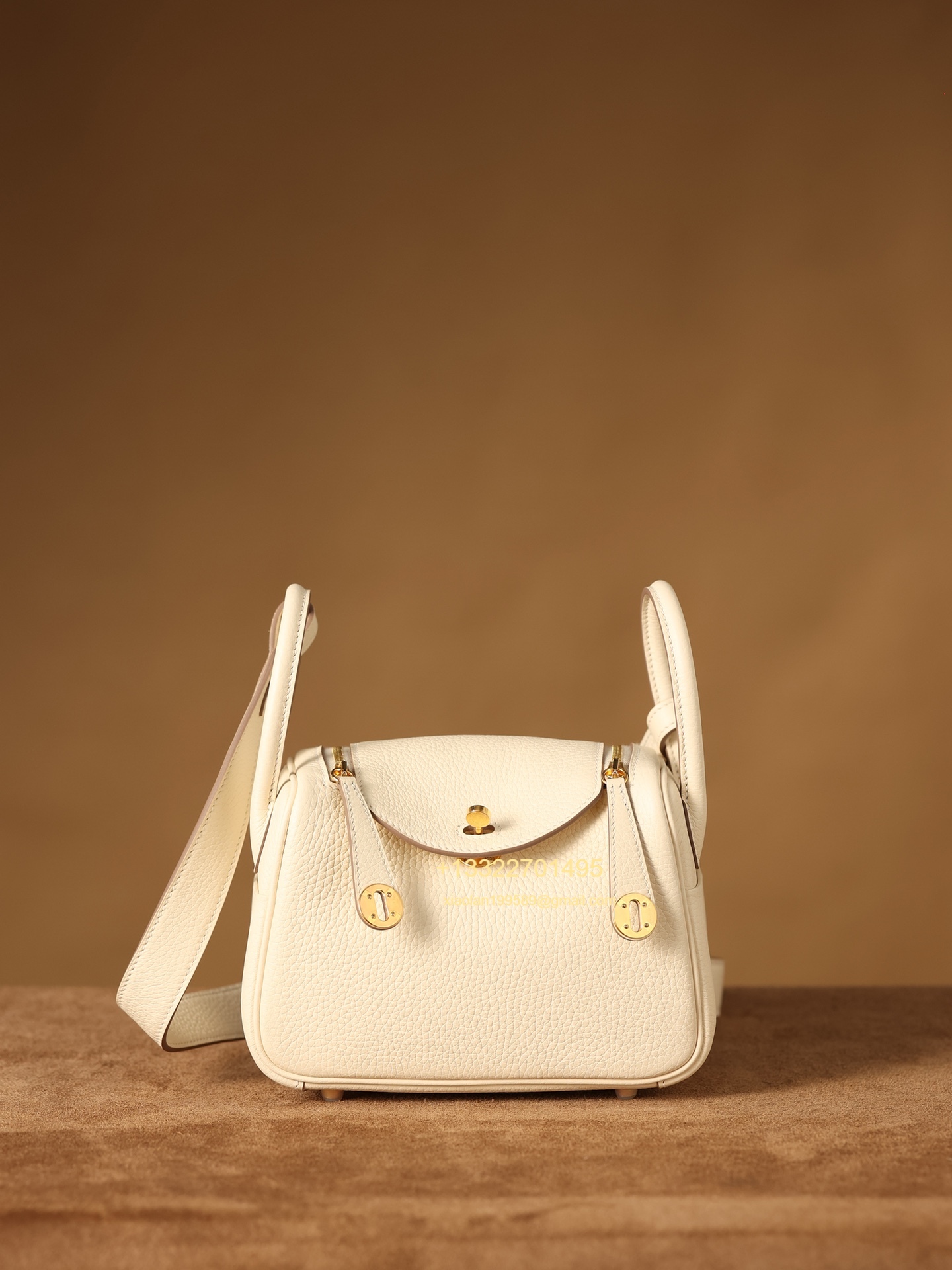 Hermès Lindy Mini 19cm in Milkshake White, crafted with Hermès' exclusive Clemence leather, purely handcrafted, high-end customization edition.