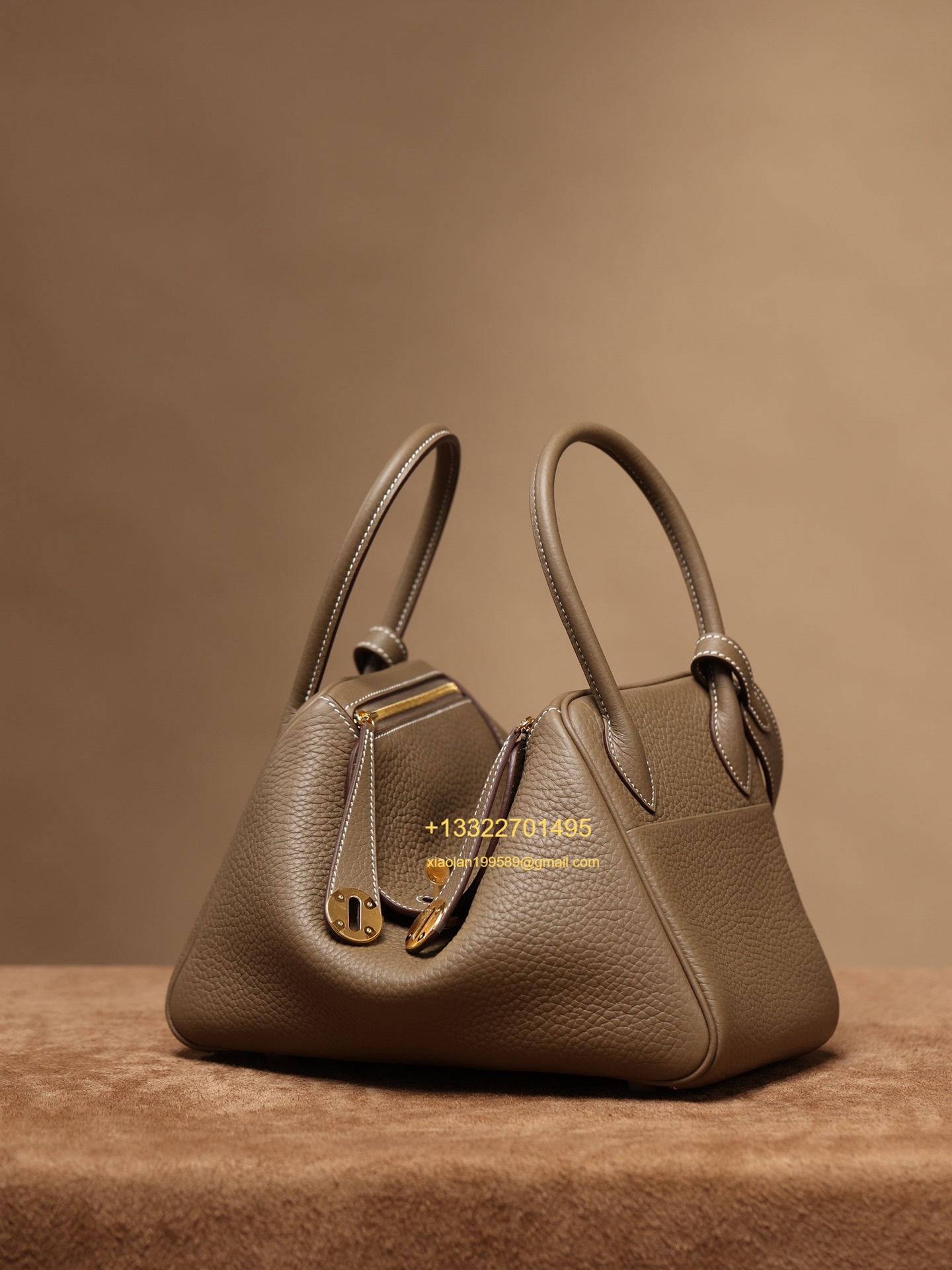 Hermès Lindy in Etoupe Grey, crafted with Hermès' exclusive Clemence leather, purely handcrafted, high-end customization edition.