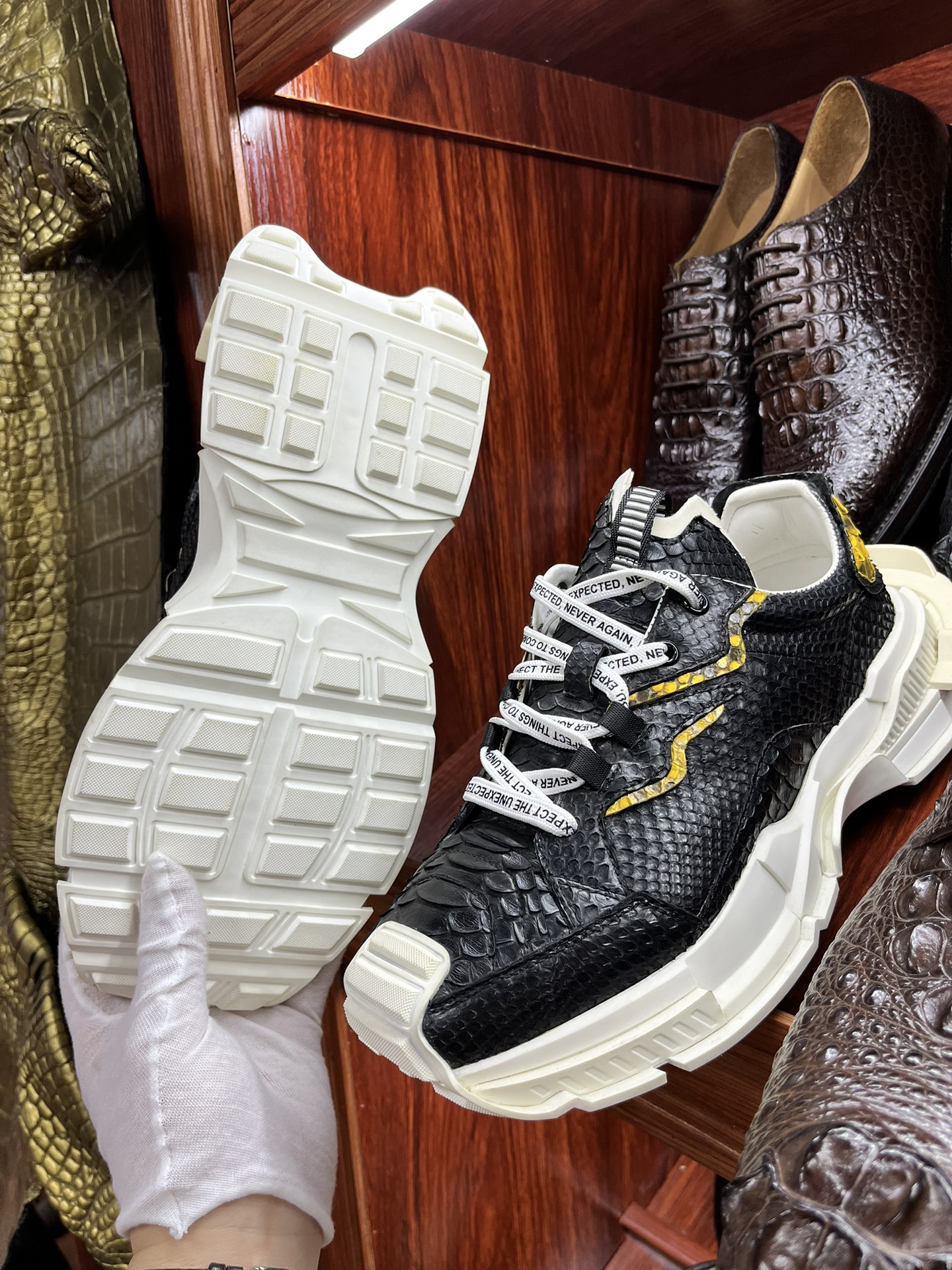 Handcrafted Luxury Private Customization High-Quality Crocodile Leather Sneakers, available for customization in various colors and sizes.