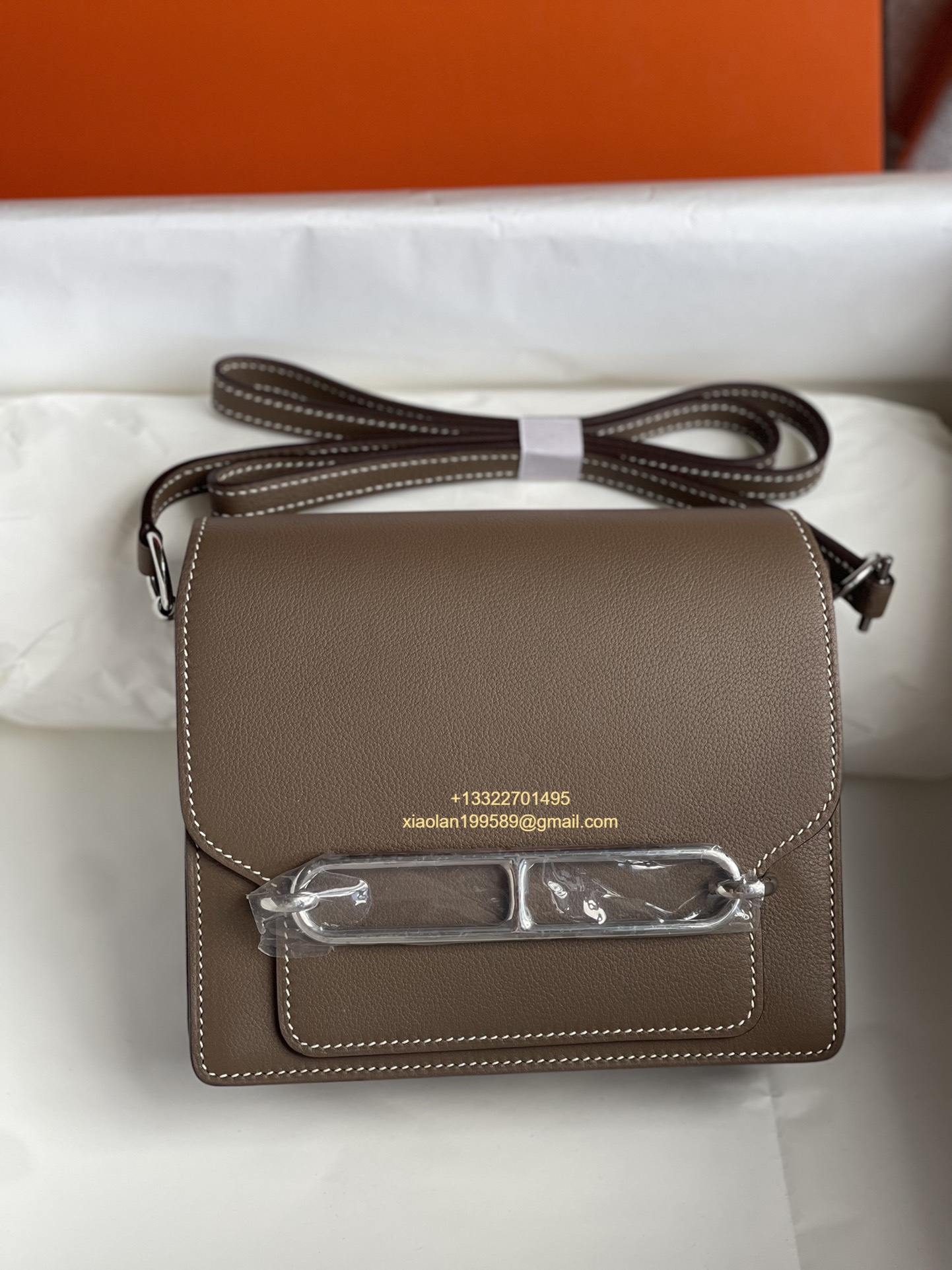 Hermès Roulis 18/23 Shoulder Bag in Evercolor Leather, Hand-stitched with Beeswax Thread. Color: Elephant Grey.