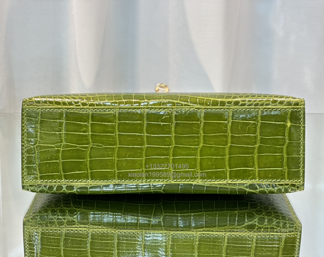 Hermès Kelly Pochette Clutch Bag Shiny Crocodile Leather . Fully Handmade Premium Customization – Apple Green