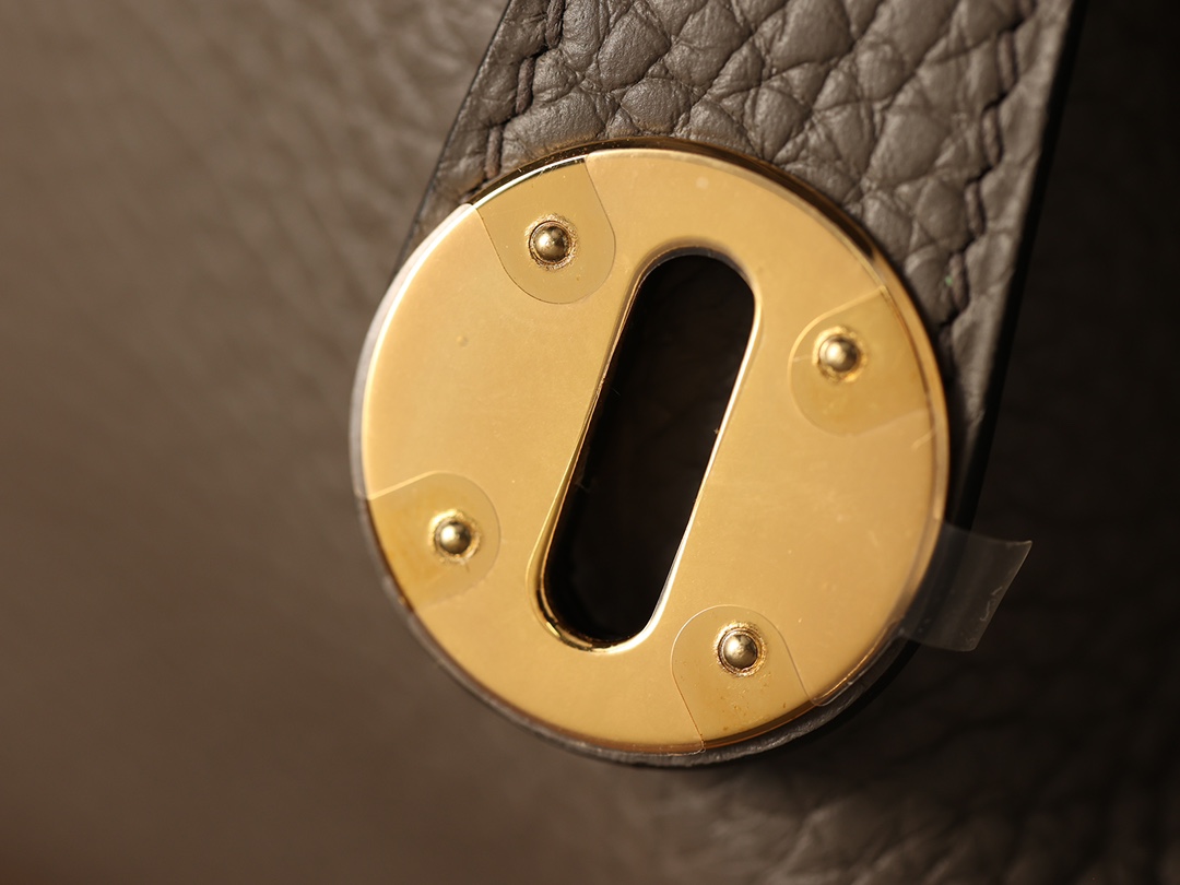 Hermès Lindy in Pewter Grey, crafted with Hermès' exclusive Clemence leather, purely handcrafted, high-end customization edition.