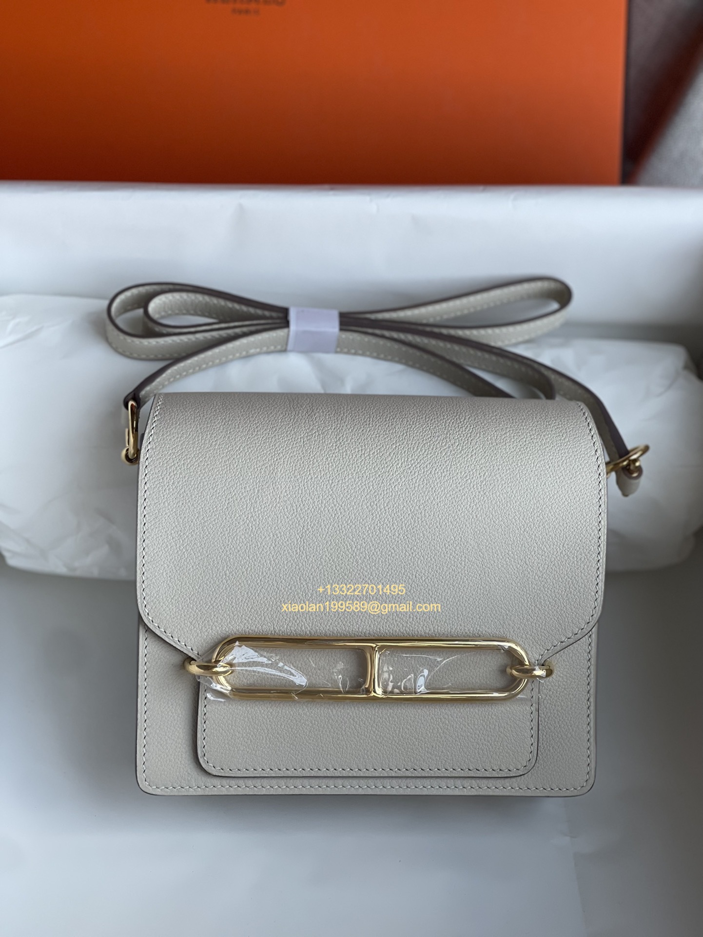 Hermès Roulis 18/23 Shoulder Bag in Evercolor Leather, Hand-stitched with Beeswax Thread. Color: Milky White.
