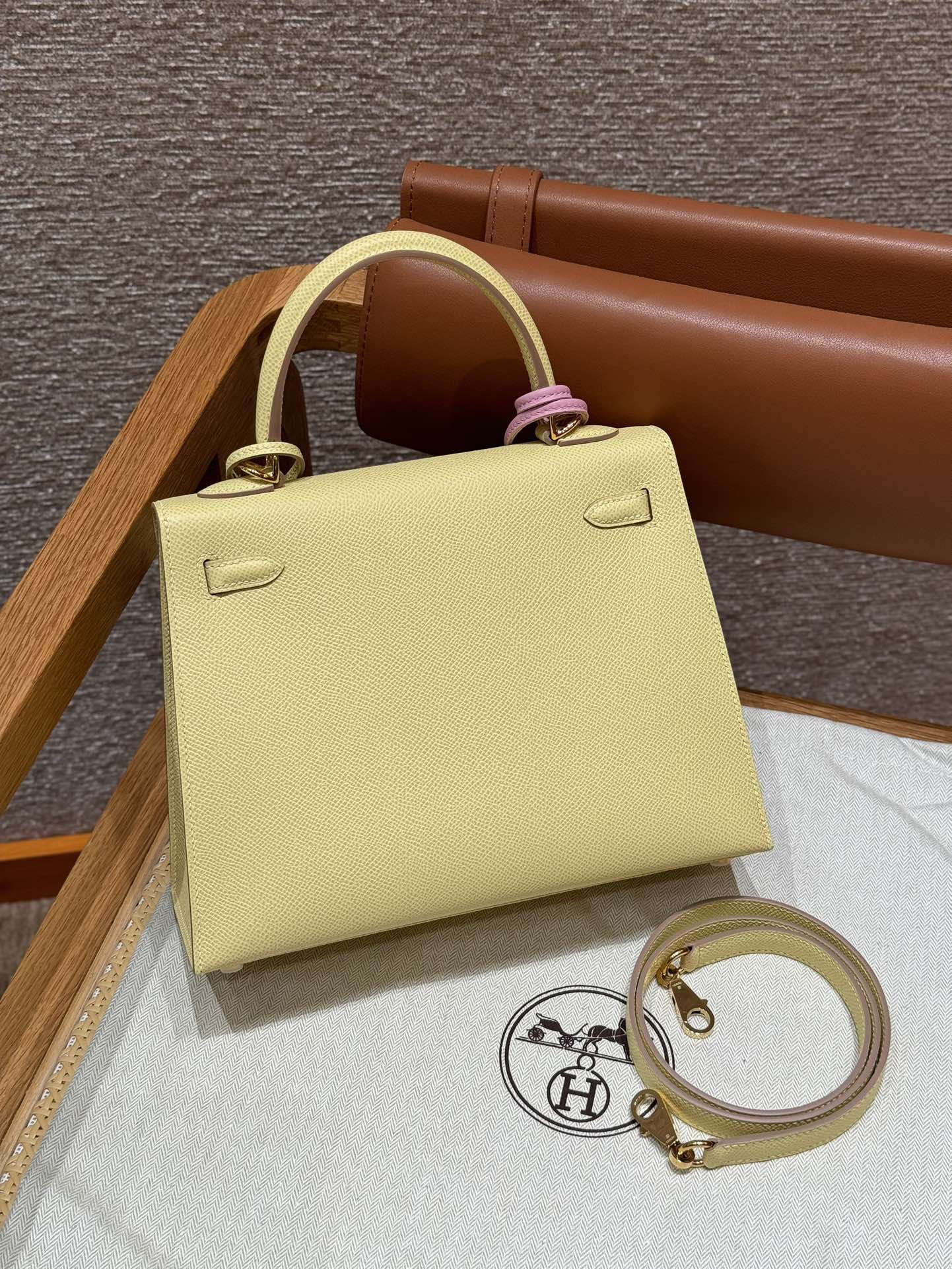 Hermès Kelly Handbag in Chick Yellow  Epsom Cowhide Leather, Purely Handcrafted, High-End Customization Edition