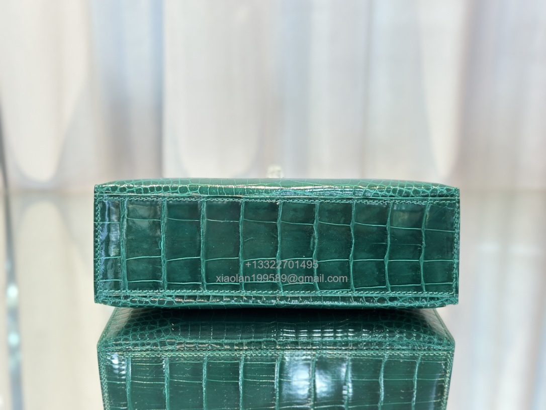 Hermès Kelly Pochette Clutch Bag Shiny Crocodile Leather . Fully Handmade Premium Customization – Jade Green