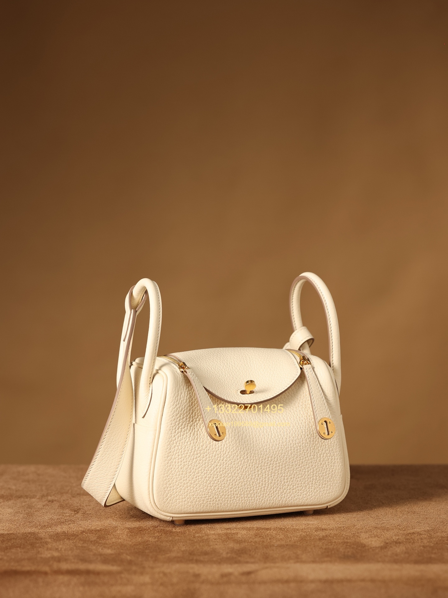 Hermès Lindy Mini 19cm in Milkshake White, crafted with Hermès' exclusive Clemence leather, purely handcrafted, high-end customization edition.