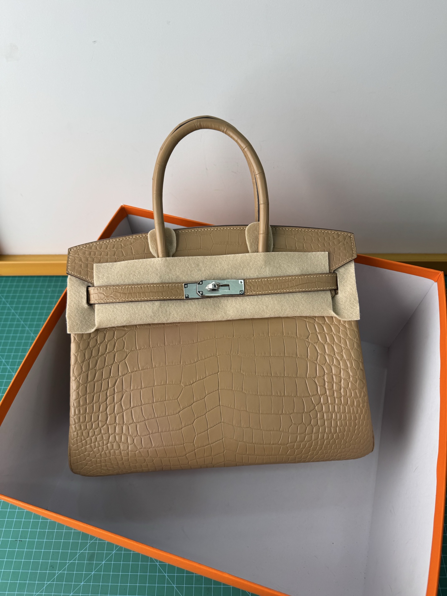 Hermès birkin 25/30/35cm in Crocodile Leather, Fully Handmade Premium Private Customization-Milk Tea Color
