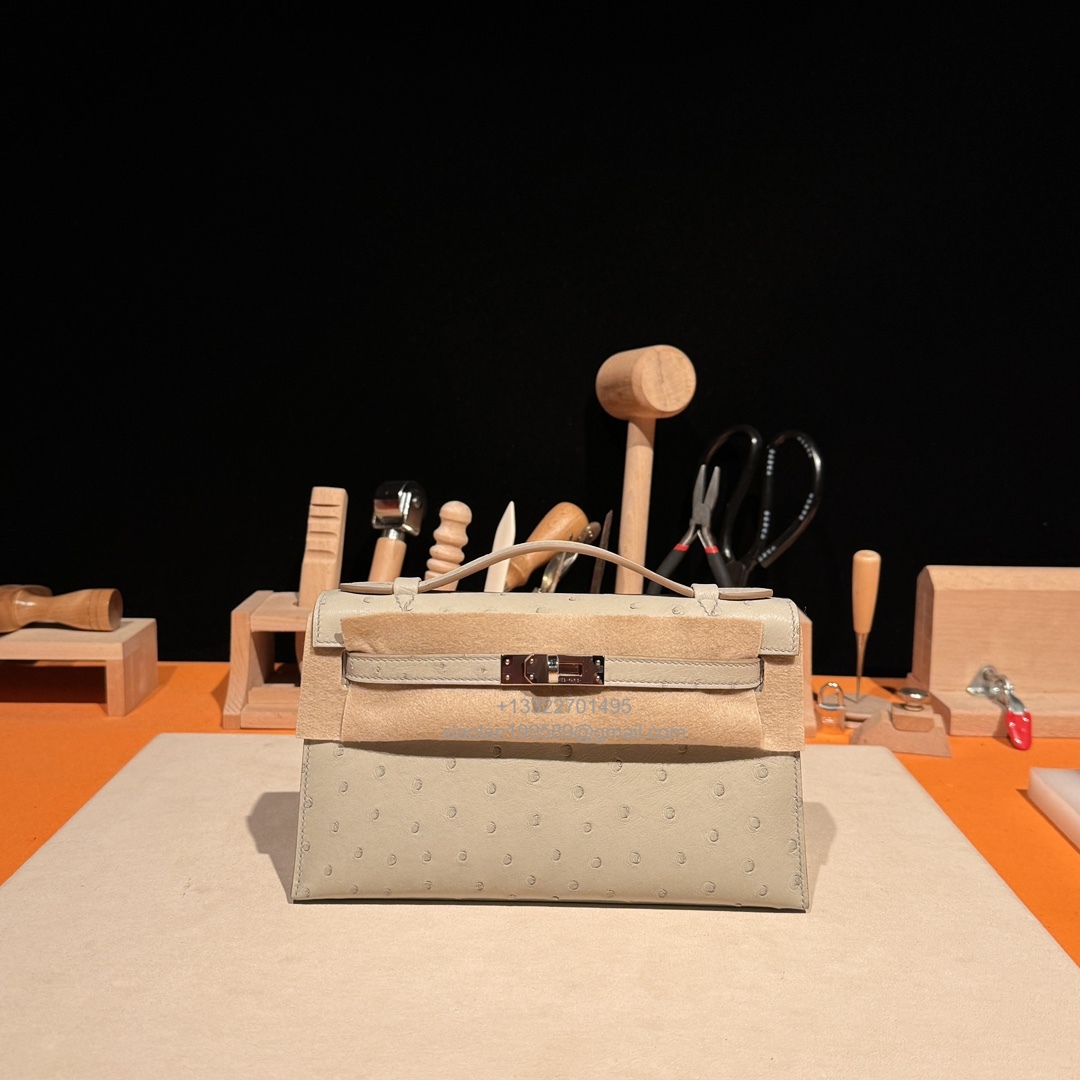 Hermès Kelly Pochette Clutch Bag, South African KK ostrich leather, fully handmade haute couture – Pearl Grey