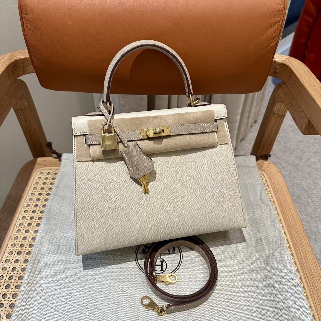 Hermès Kelly 25/28/32cm in Epsom leather, fully hand-stitched with waxed thread, customized in color-block design.