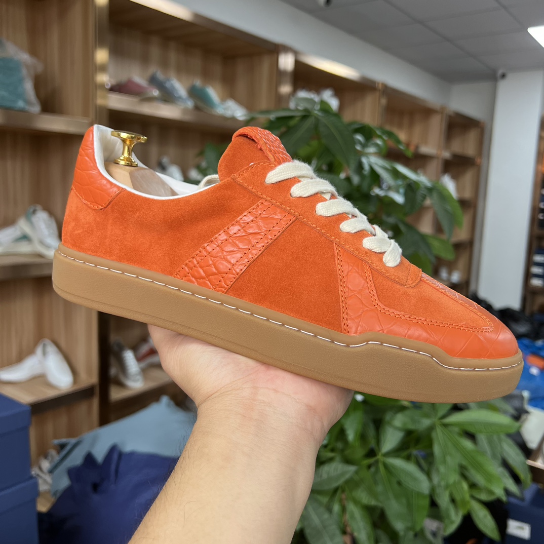 Handcrafted Luxury Private Customization High-Quality Crocodile Leather Shoes, available for customization in various colors and sizes.