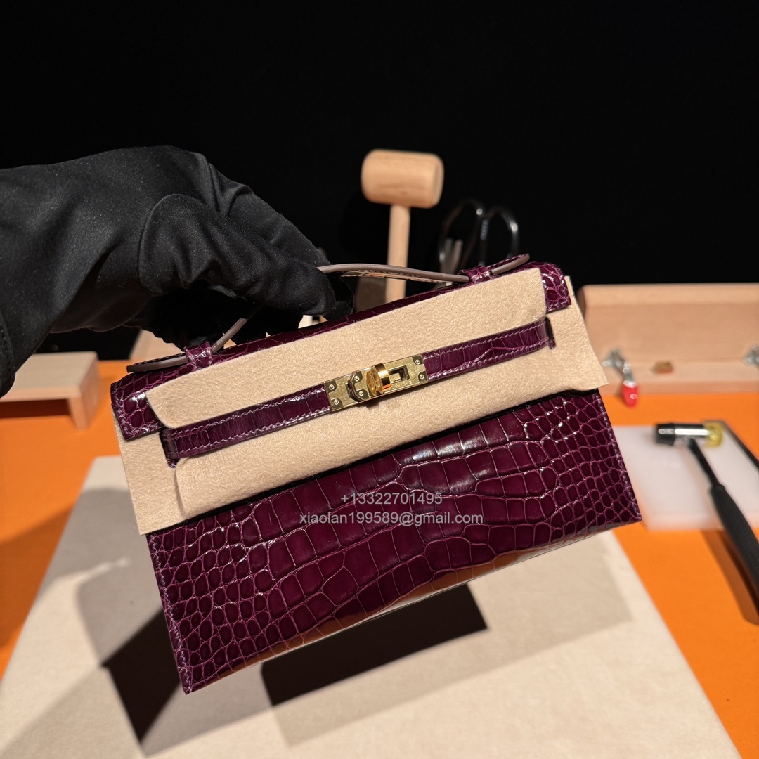 Hermès Kelly Pochette Clutch Bag Shiny Crocodile Leather . Fully Handmade Premium Customization – Gallon Purple
