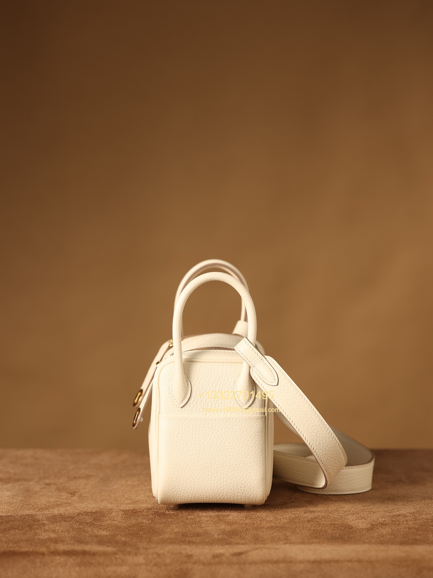 Hermès Lindy Mini 19cm in Milkshake White, crafted with Hermès' exclusive Clemence leather, purely handcrafted, high-end customization edition.