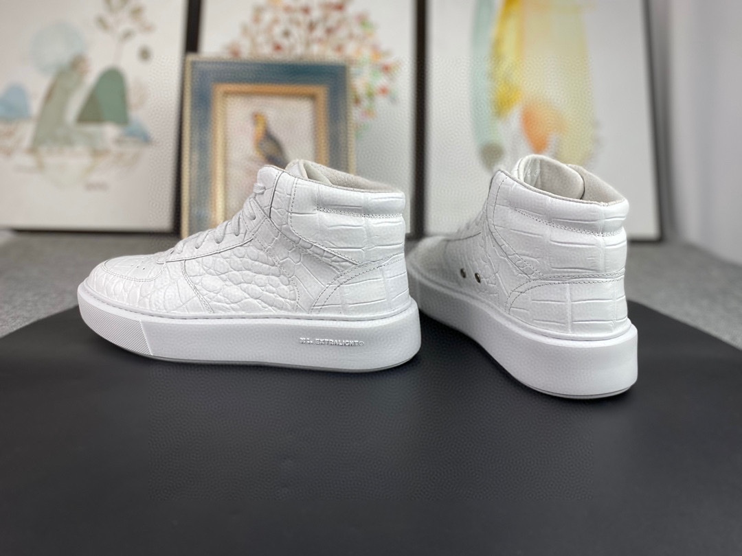 Handcrafted Luxury Private Customization High-Quality Crocodile Leather Shoes, available for customization in various colors and sizes.