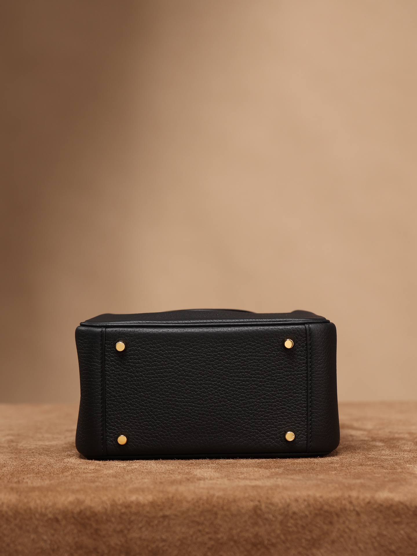 Hermès Lindy Mini 19cm in Black, crafted with Hermès' exclusive Clemence leather, purely handcrafted, high-end customization edition.