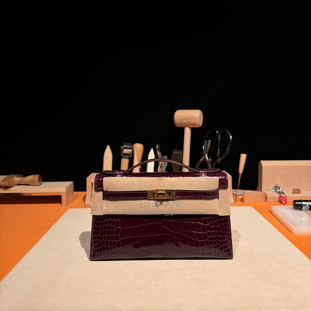 Hermès Kelly Pochette Clutch Bag Shiny Crocodile Leather . Fully Handmade Premium Customization – Gallon Purple