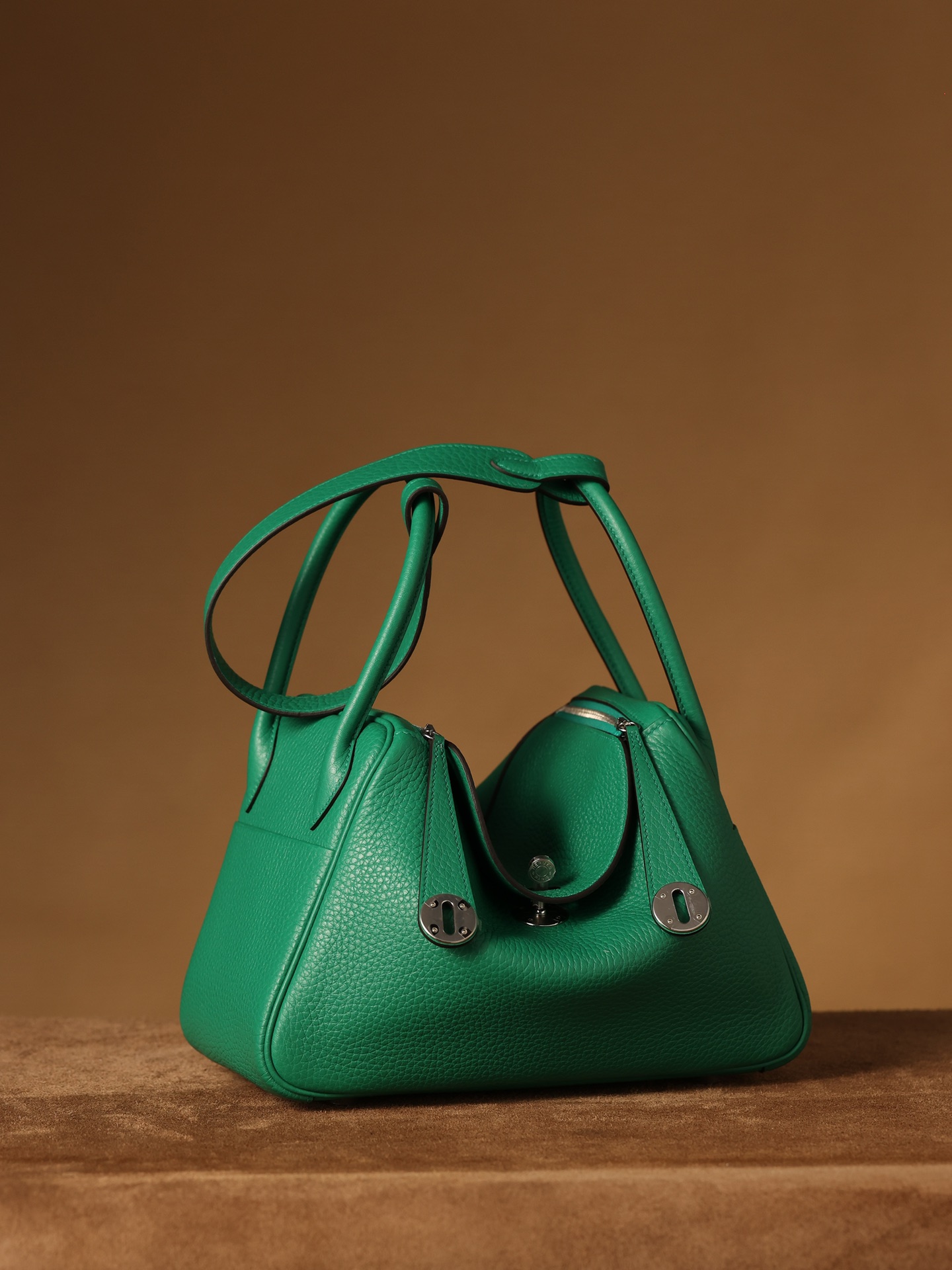 Hermès Lindy in Velvet Green, crafted with Hermès' exclusive Clemence leather, purely handcrafted, high-end customization edition.
