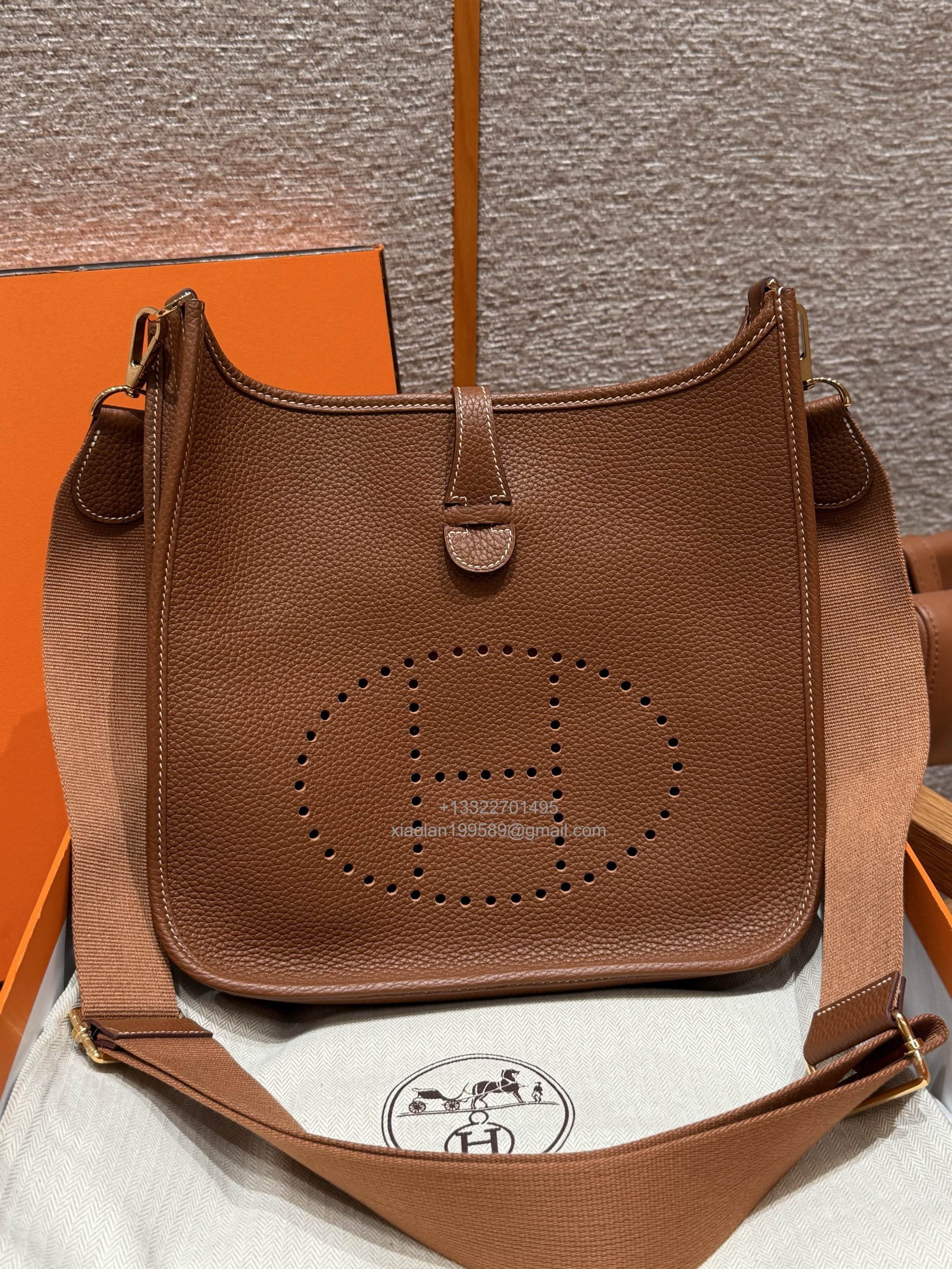 Hermès Evelyne Bag in Clemence Leather, Premium Handcrafted Customization – Gold Brown.