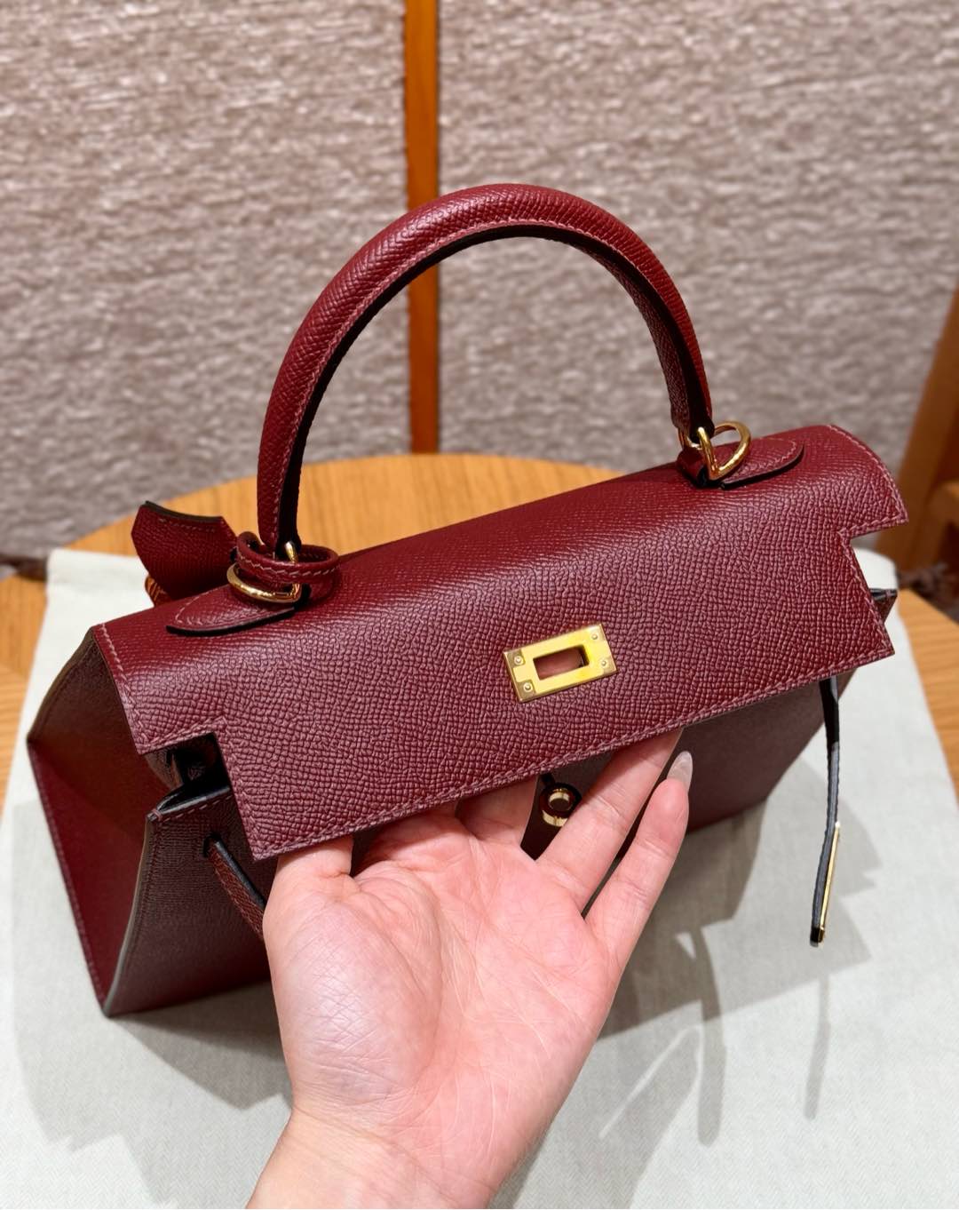 Hermès Kelly Handbag in Hermès Red Epsom Cowhide Leather, Purely Handcrafted, High-End Customization Edition