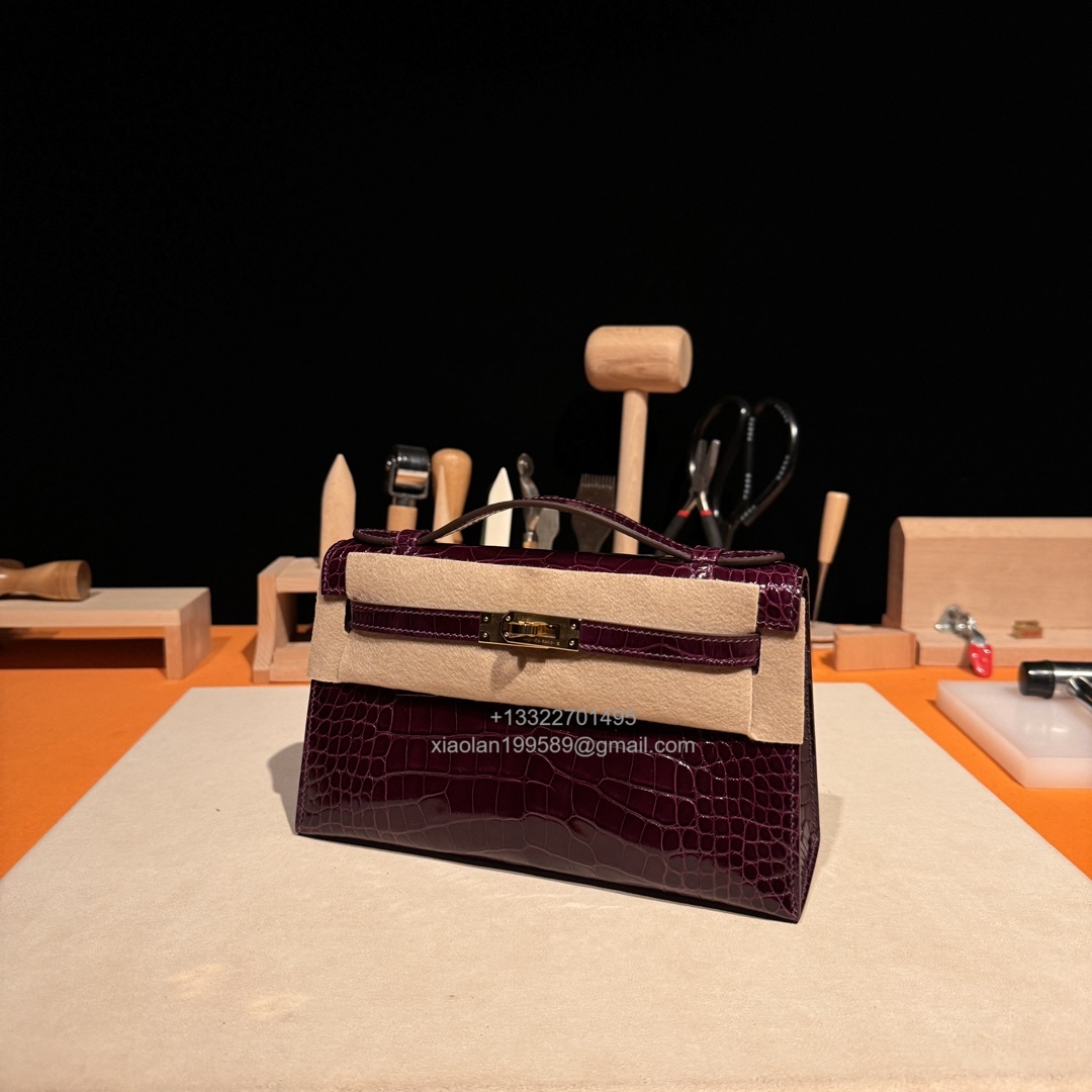 Hermès Kelly Pochette Clutch Bag Shiny Crocodile Leather . Fully Handmade Premium Customization – Gallon Purple