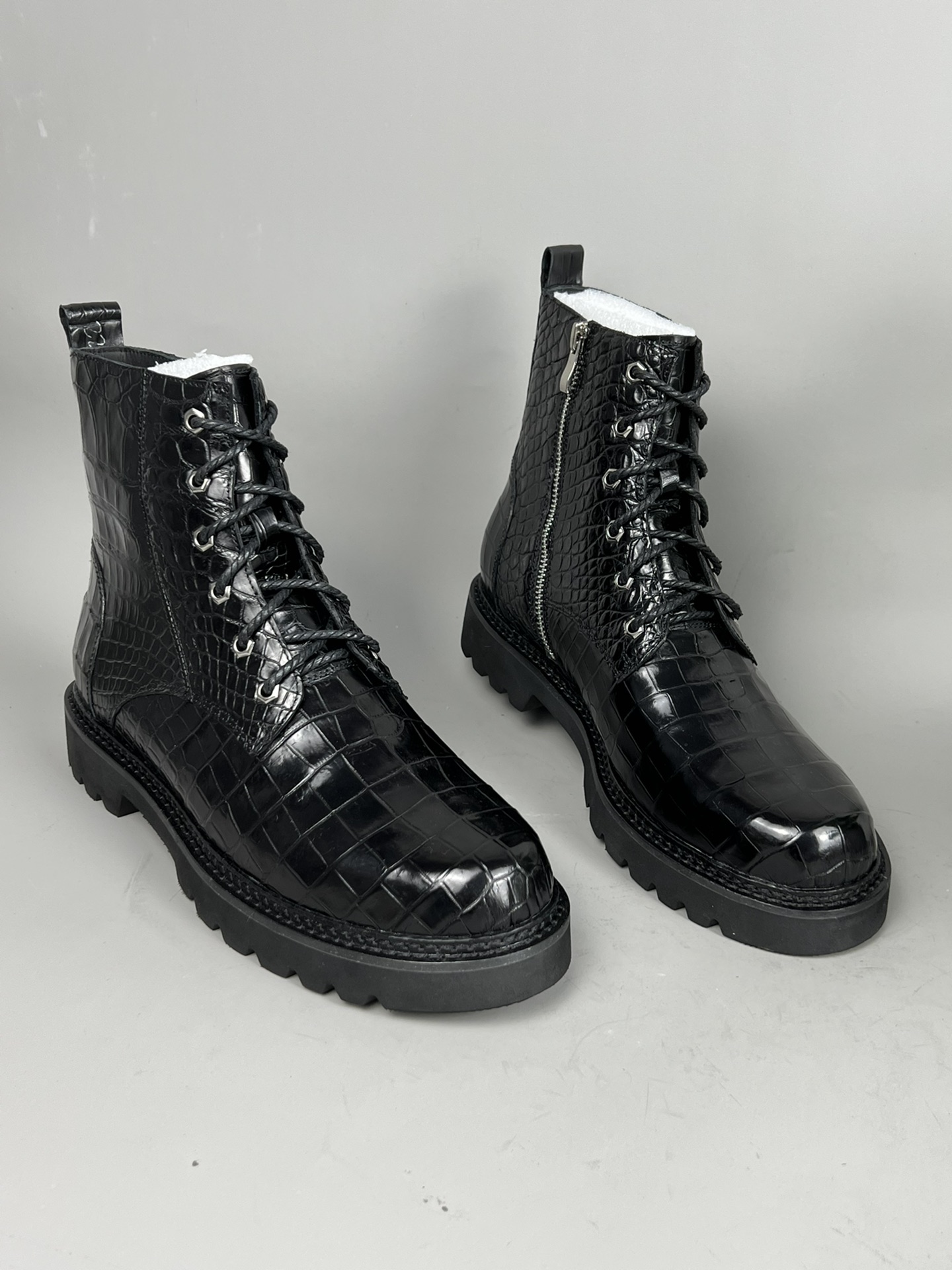 Handcrafted Luxury Private Customization High-Quality Crocodile Leather Shoes, available for customization in various colors and sizes.