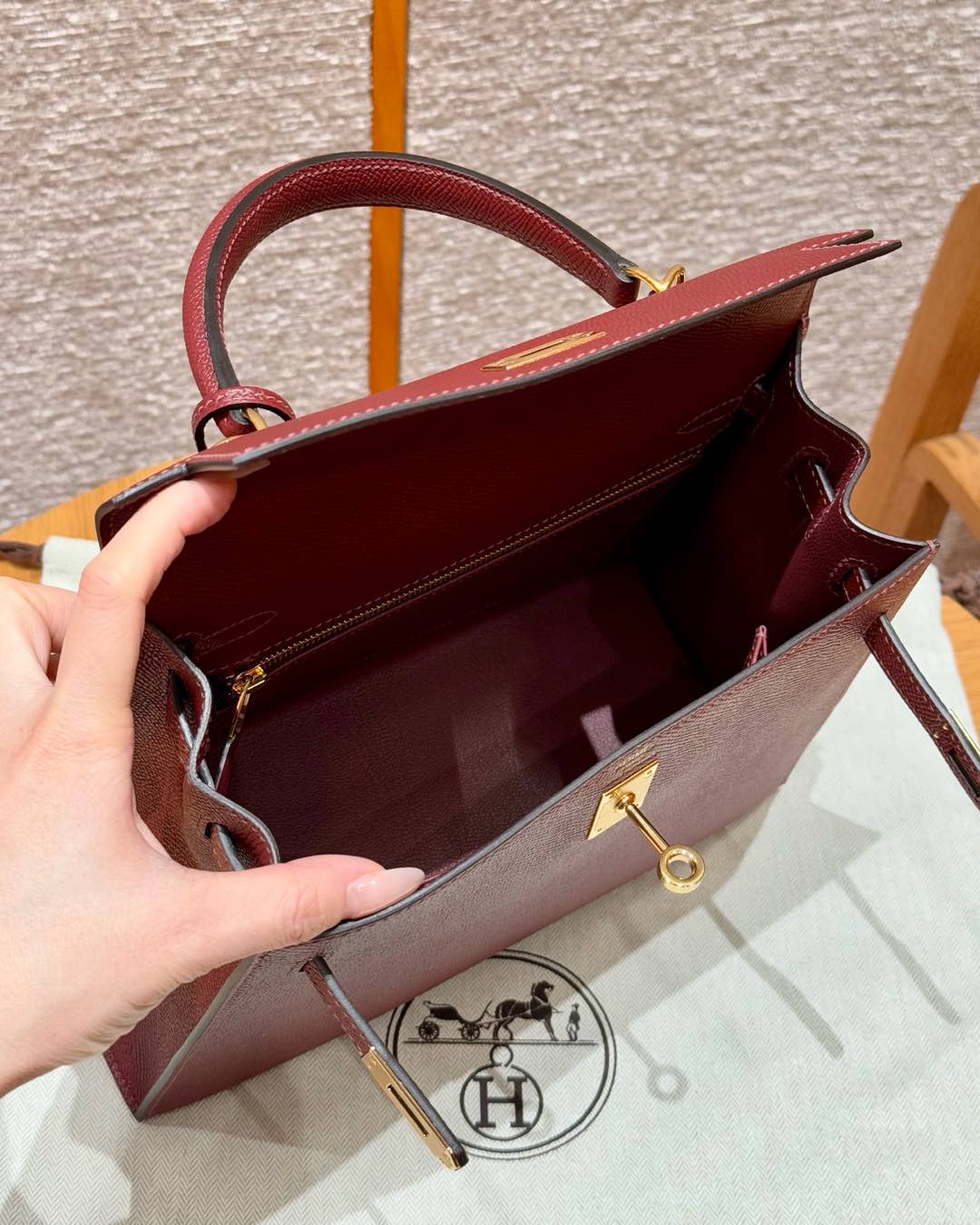 Hermès Kelly Handbag in Hermès Red Epsom Cowhide Leather, Purely Handcrafted, High-End Customization Edition