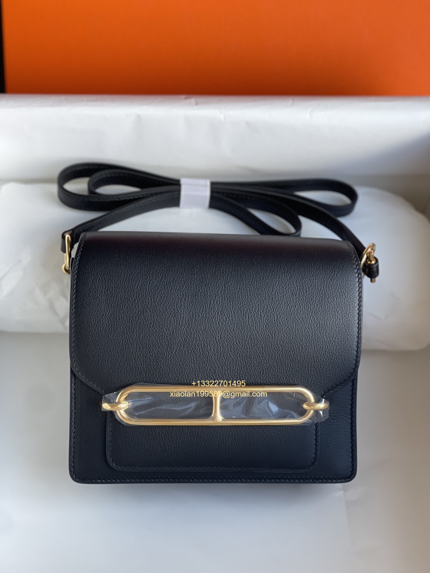 Hermès Roulis 18/23 Shoulder Bag in Evercolor Leather, Hand-stitched with Beeswax Thread. Color: Black.