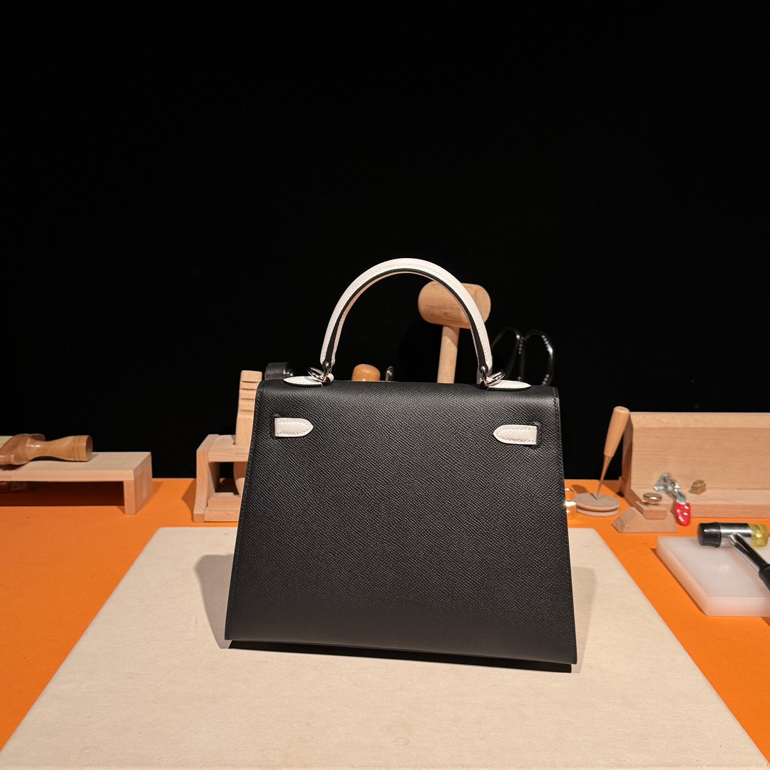 Hermès Kelly 25/28/32cm in Epsom leather, fully hand-stitched with waxed thread, customized in color-block design.