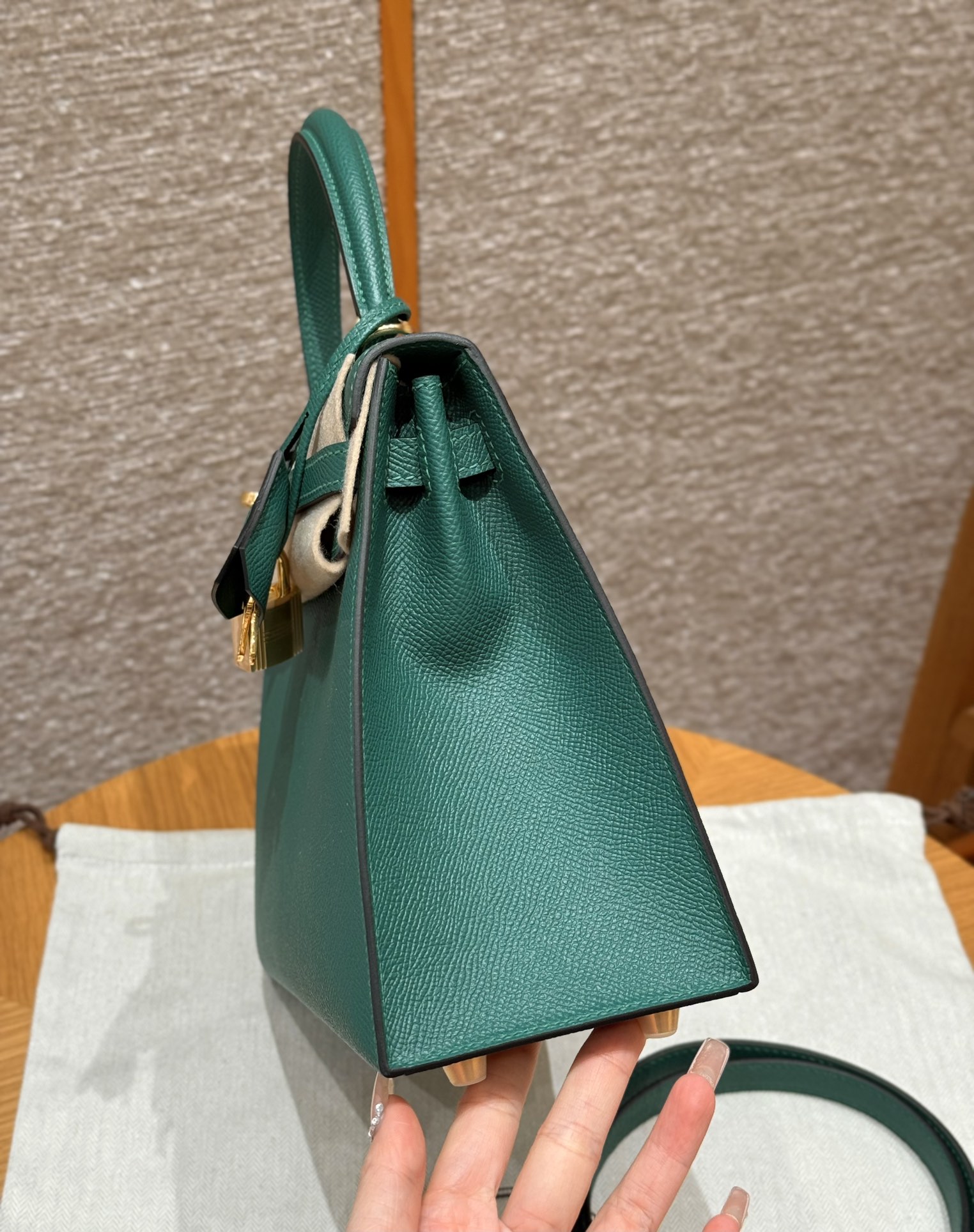 Hermès Kelly Handbag in  Peacock Green Epsom Cowhide Leather, Purely Handcrafted, High-End Customization Edition