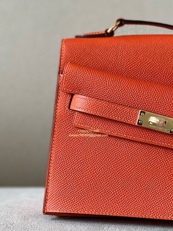 Hermès Mini Kelly 20 Sellier en Désordre Bag in Epsom Leather, Fully Hand-stitched with Beeswax Thread, Color: Hermès Orange.