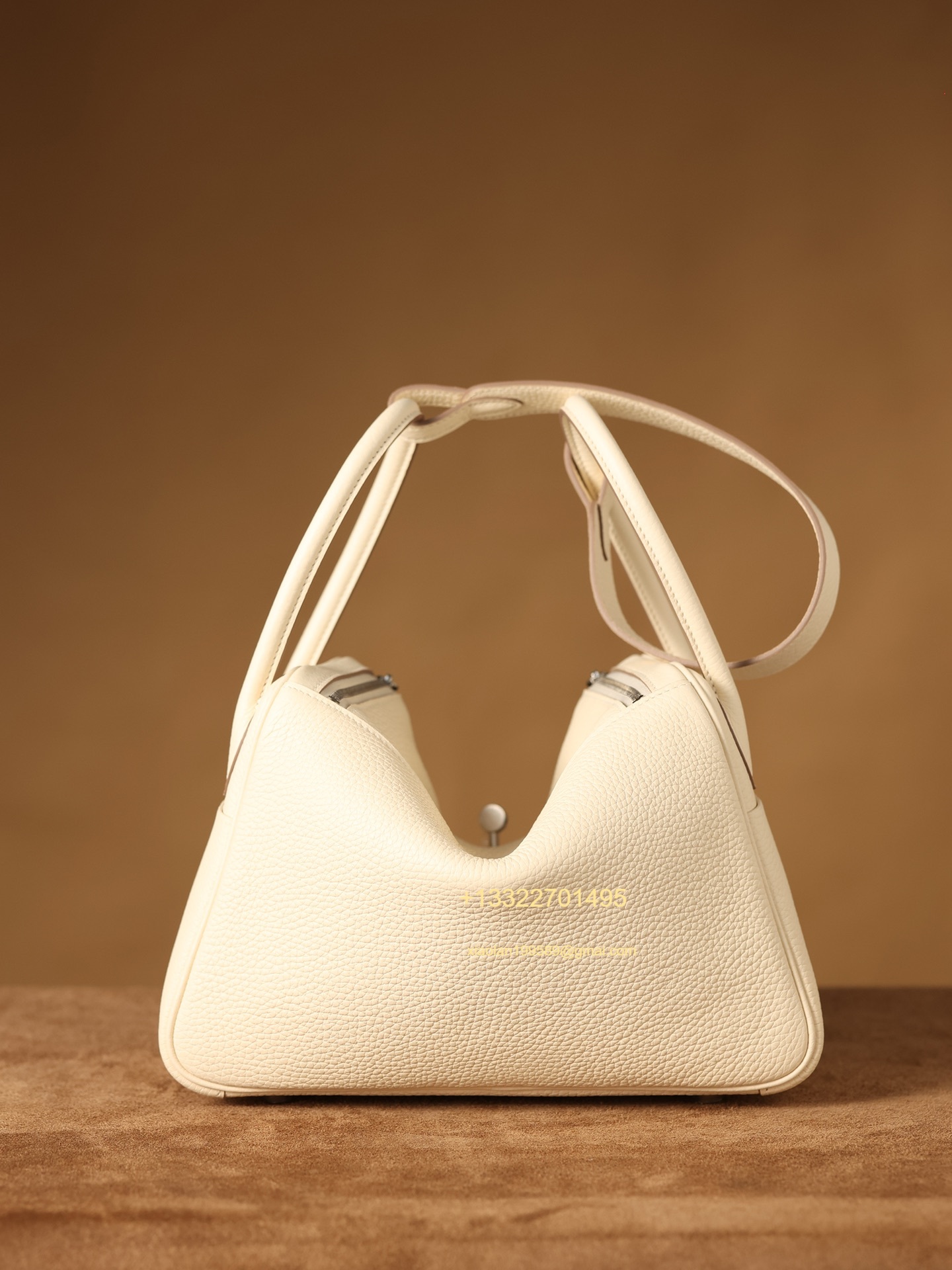 Hermès Lindy in Cream White, crafted with Hermès' exclusive Clemence leather, purely handcrafted, high-end customization edition.