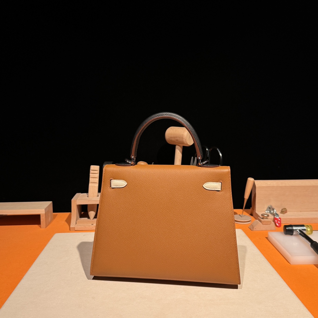 Hermès Kelly 25/28/32cm in Epsom leather, fully hand-stitched with waxed thread, customized in color-block design.