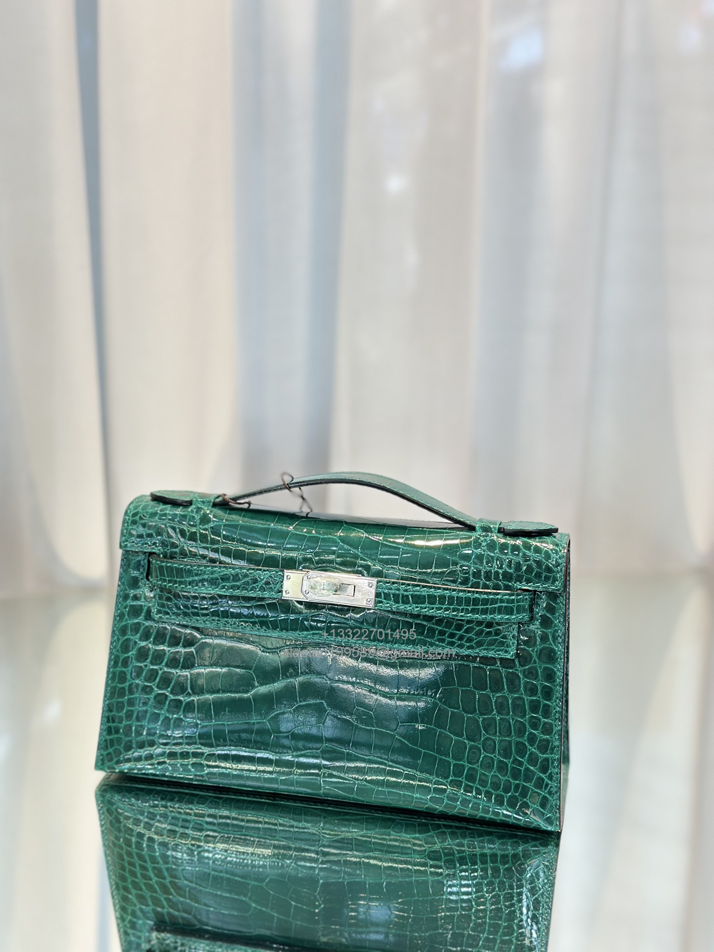 Hermès Kelly Pochette Clutch Bag Shiny Crocodile Leather . Fully Handmade Premium Customization – Jade Green