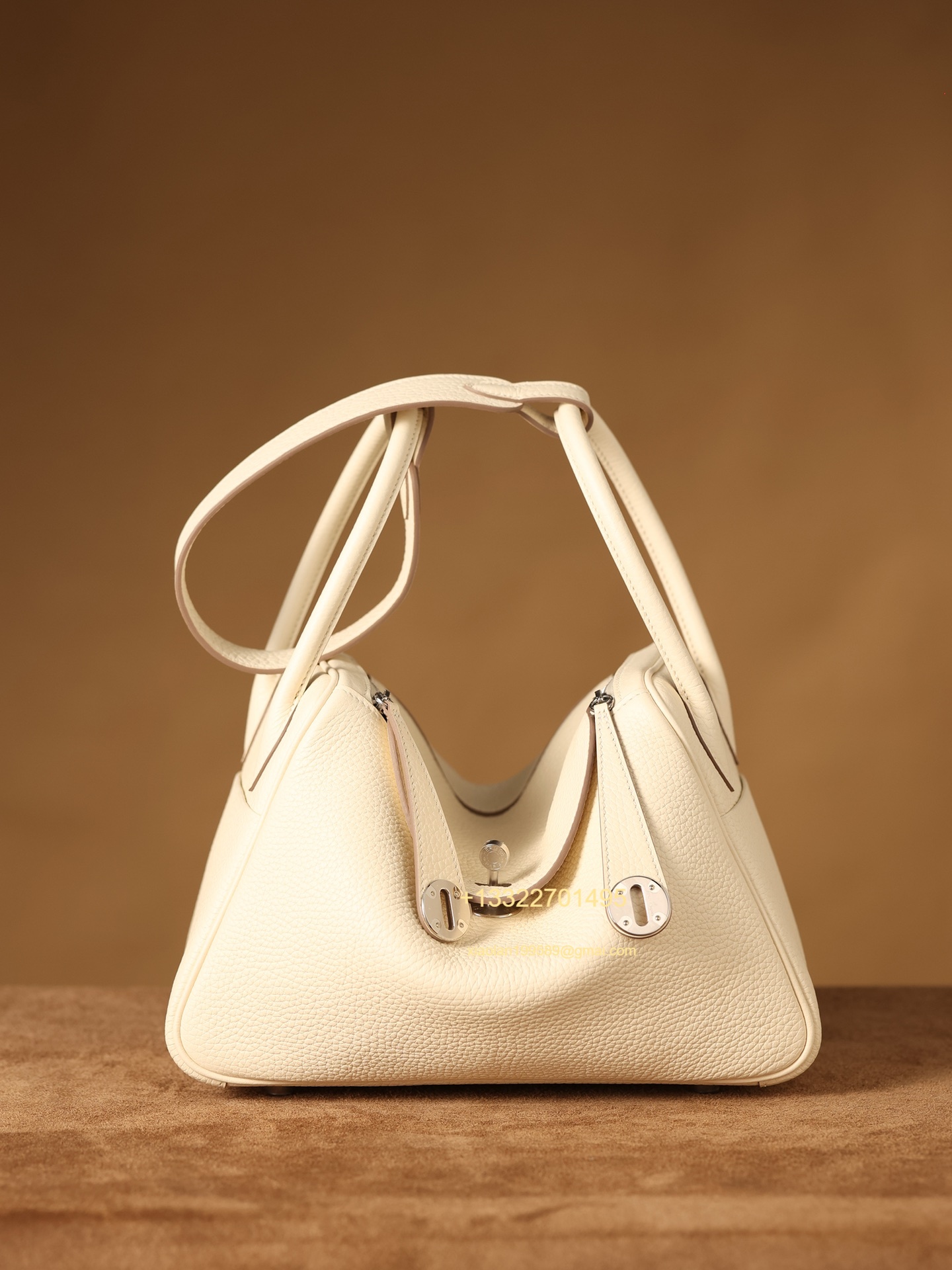 Hermès Lindy in Cream White, crafted with Hermès' exclusive Clemence leather, purely handcrafted, high-end customization edition.