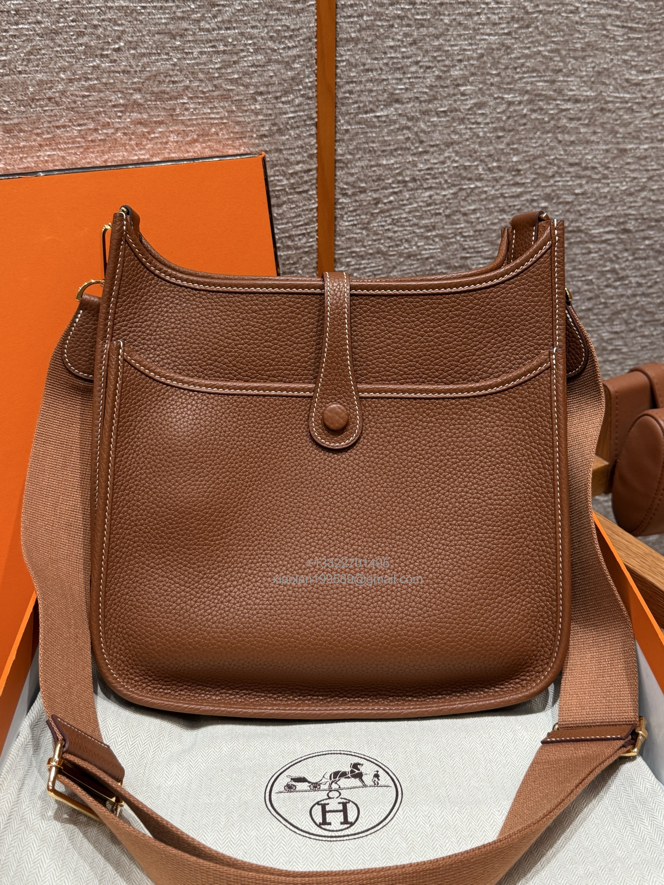Hermès Evelyne Bag in Clemence Leather, Premium Handcrafted Customization – Gold Brown.