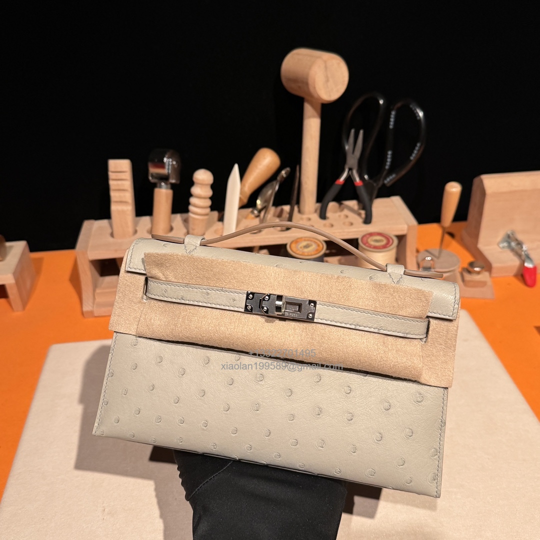 Hermès Kelly Pochette Clutch Bag, South African KK ostrich leather, fully handmade haute couture – Pearl Grey