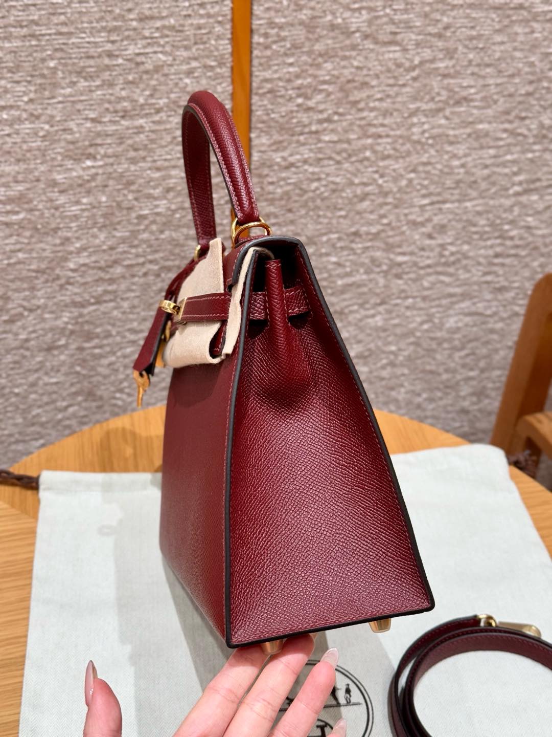 Hermès Kelly Handbag in Hermès Red Epsom Cowhide Leather, Purely Handcrafted, High-End Customization Edition
