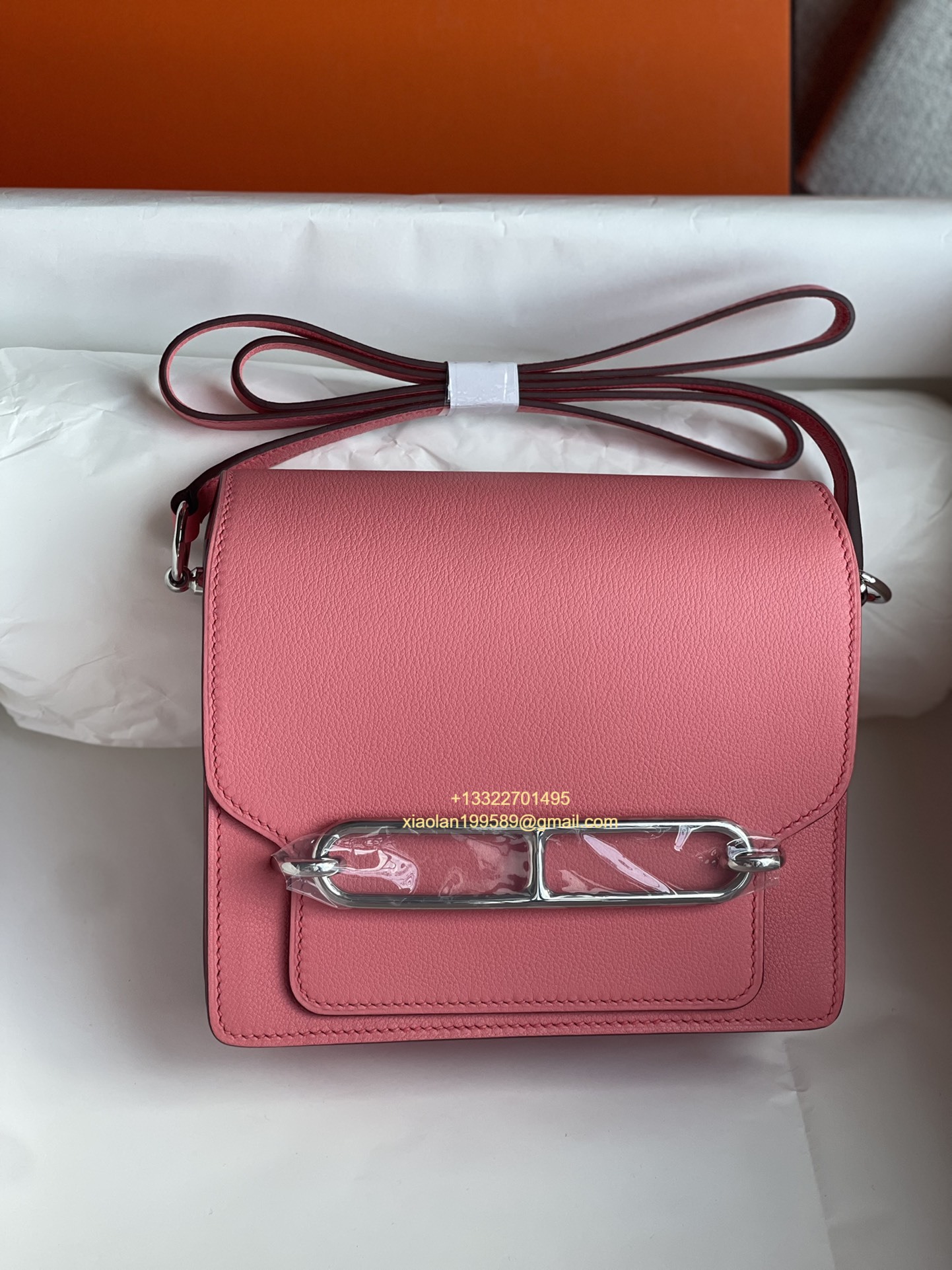 Hermès Roulis 18/23 Shoulder Bag in Evercolor Leather, Hand-stitched with Beeswax Thread. Color: Light Pink.