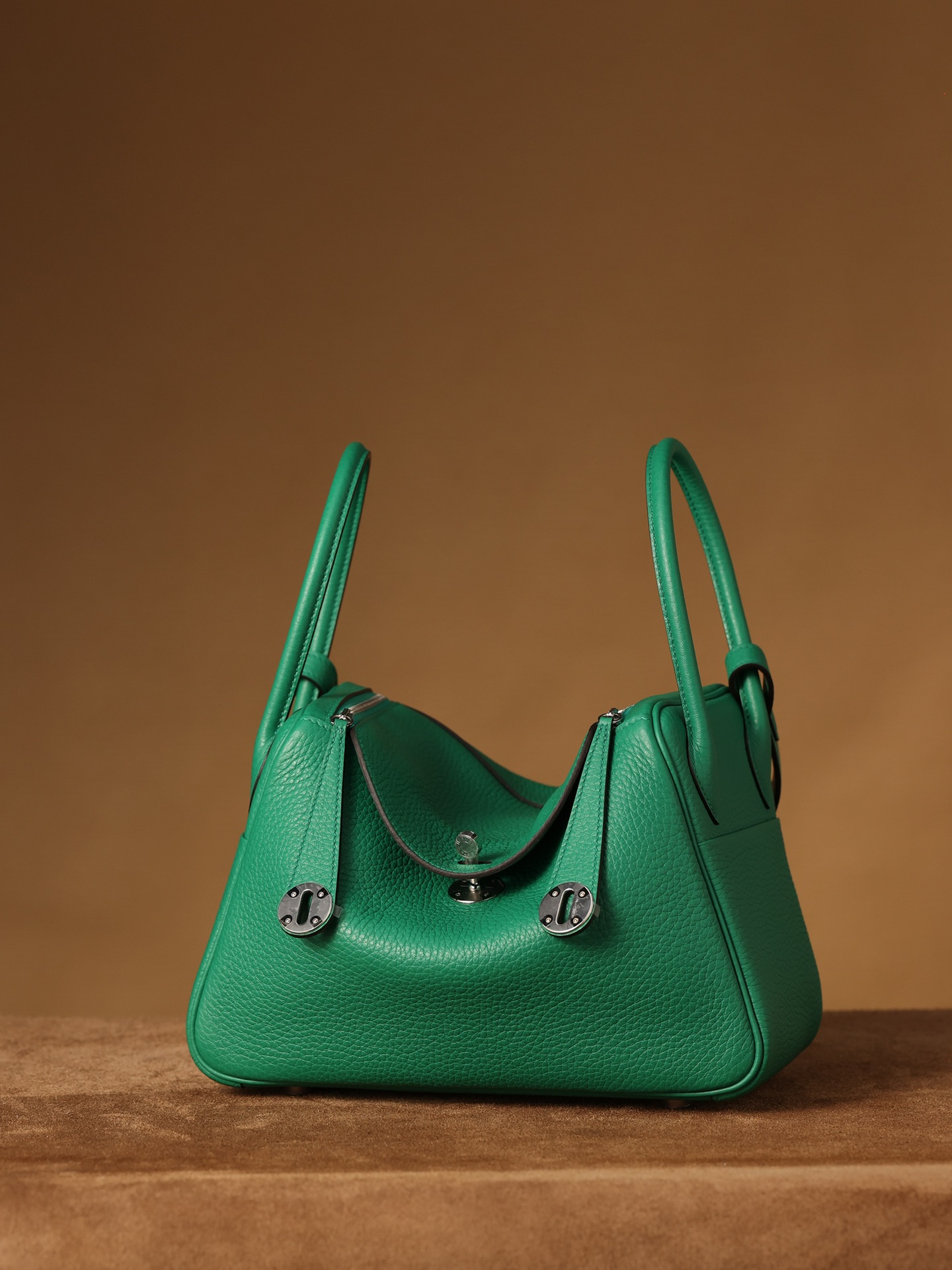 Hermès Lindy in Velvet Green, crafted with Hermès' exclusive Clemence leather, purely handcrafted, high-end customization edition.