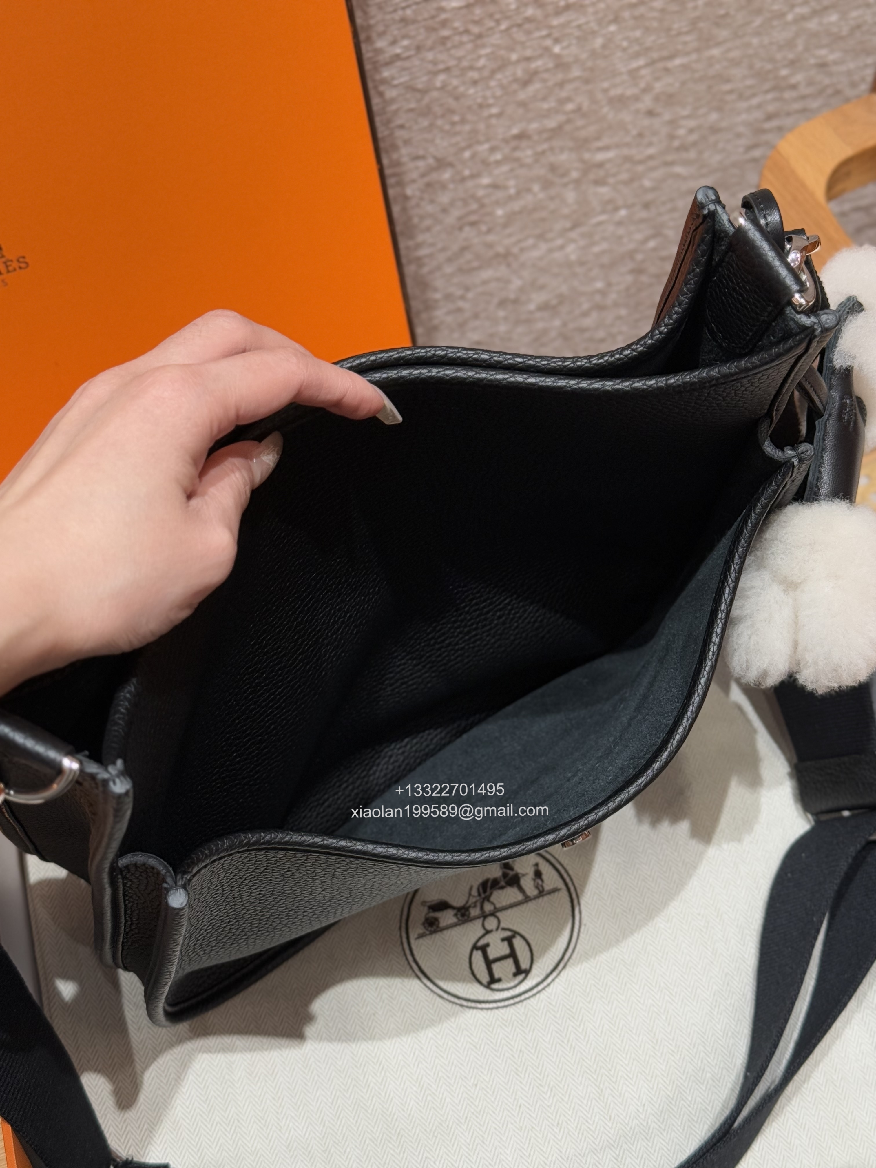 Hermès Evelyne Bag in Clemence Leather, Premium Handcrafted Customization – Black.