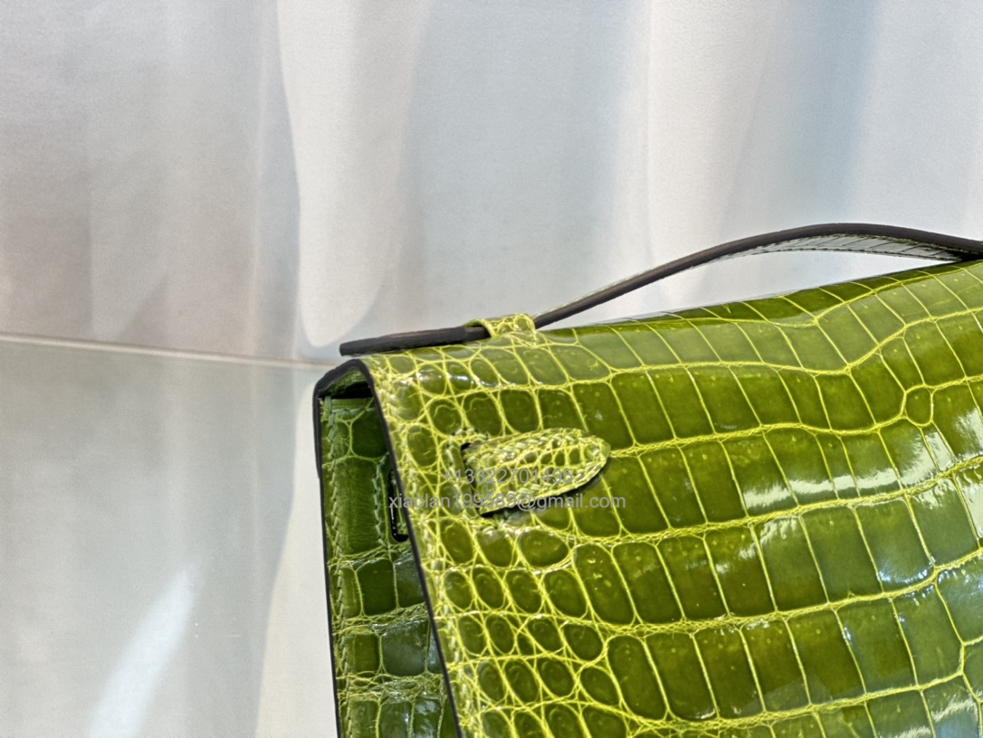 Hermès Kelly Pochette Clutch Bag Shiny Crocodile Leather . Fully Handmade Premium Customization – Apple Green