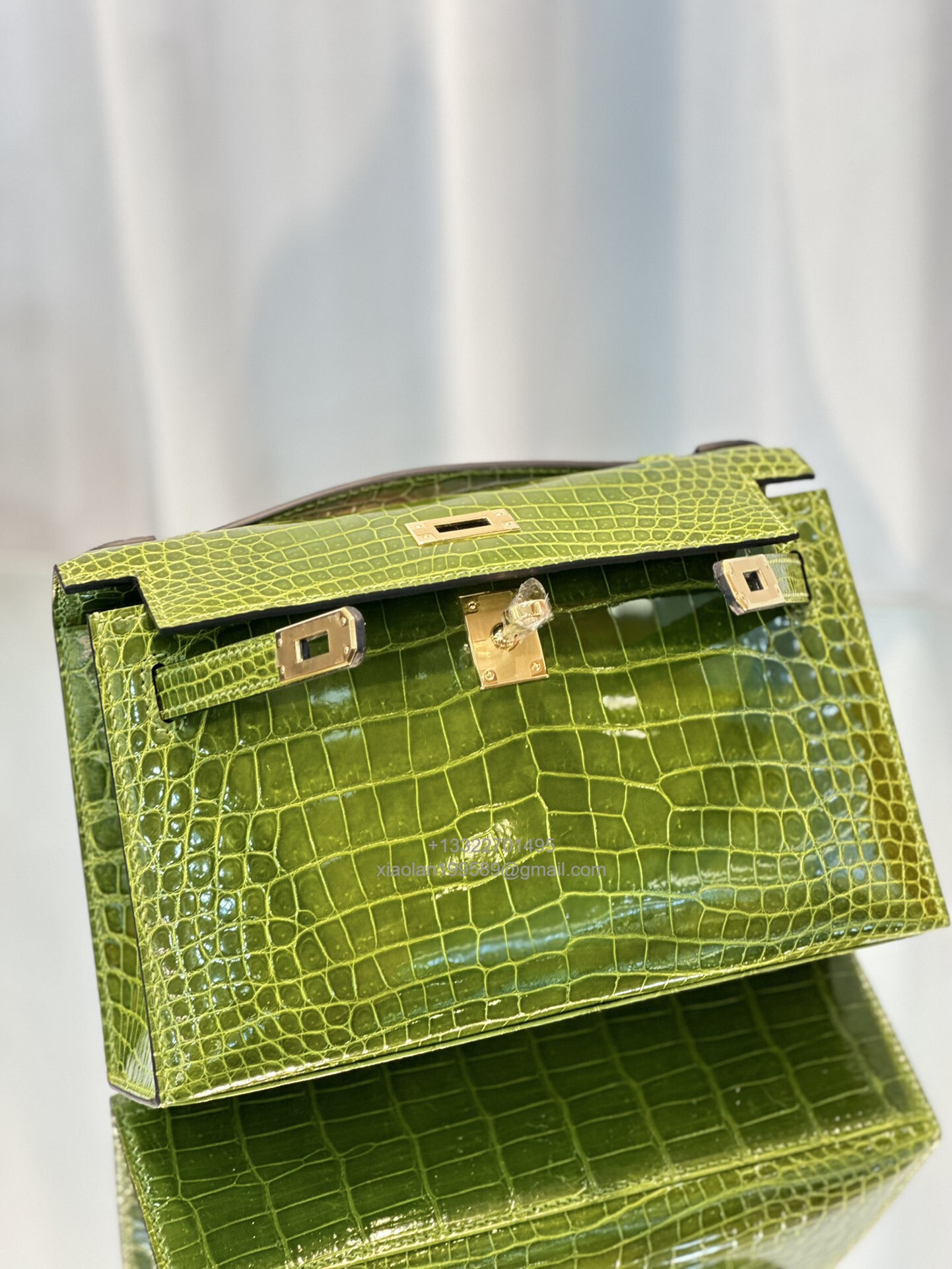 Hermès Kelly Pochette Clutch Bag Shiny Crocodile Leather . Fully Handmade Premium Customization – Apple Green