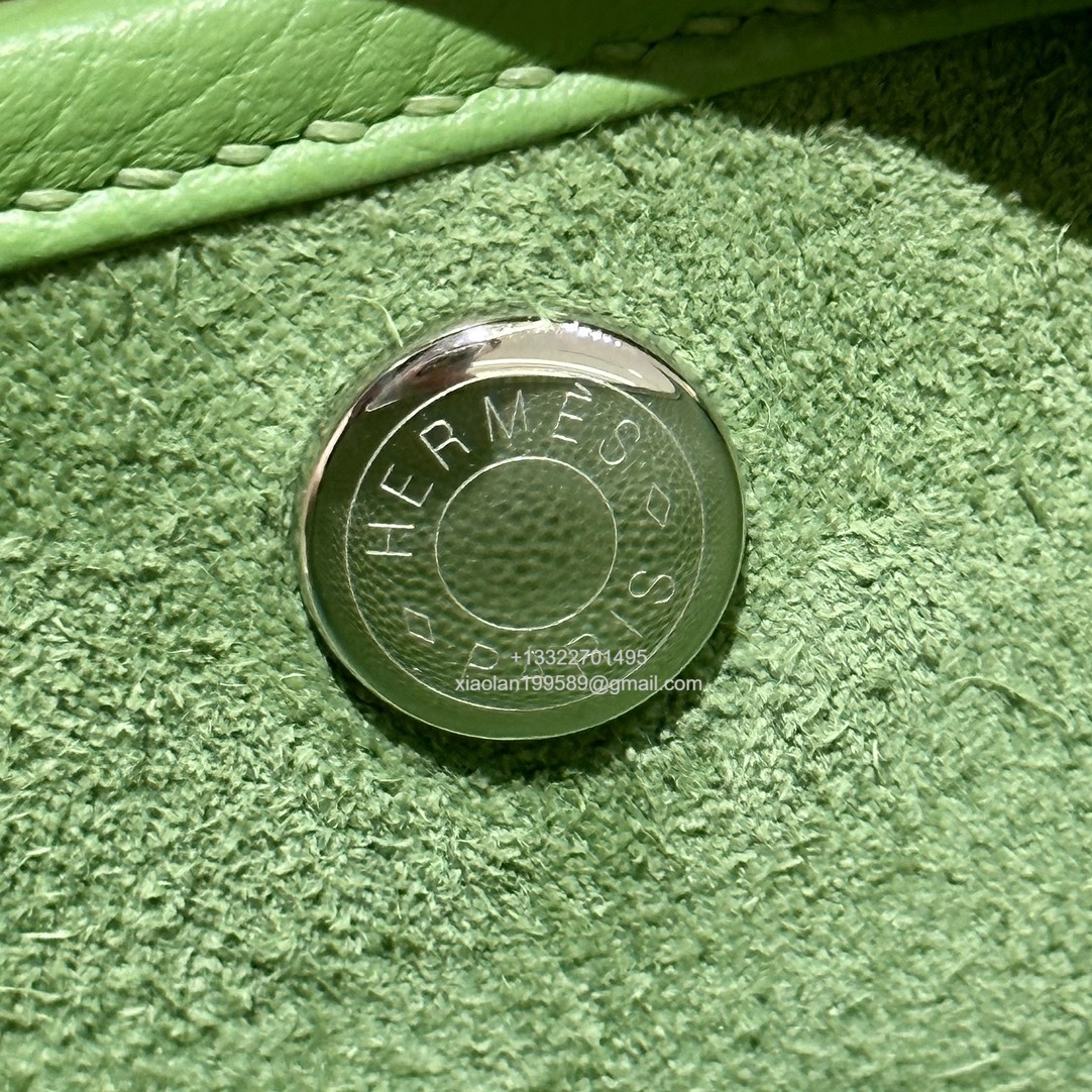 Hermès Evelyne Bag in Clemence Leather, Premium Handcrafted Customization – Avocado Green.