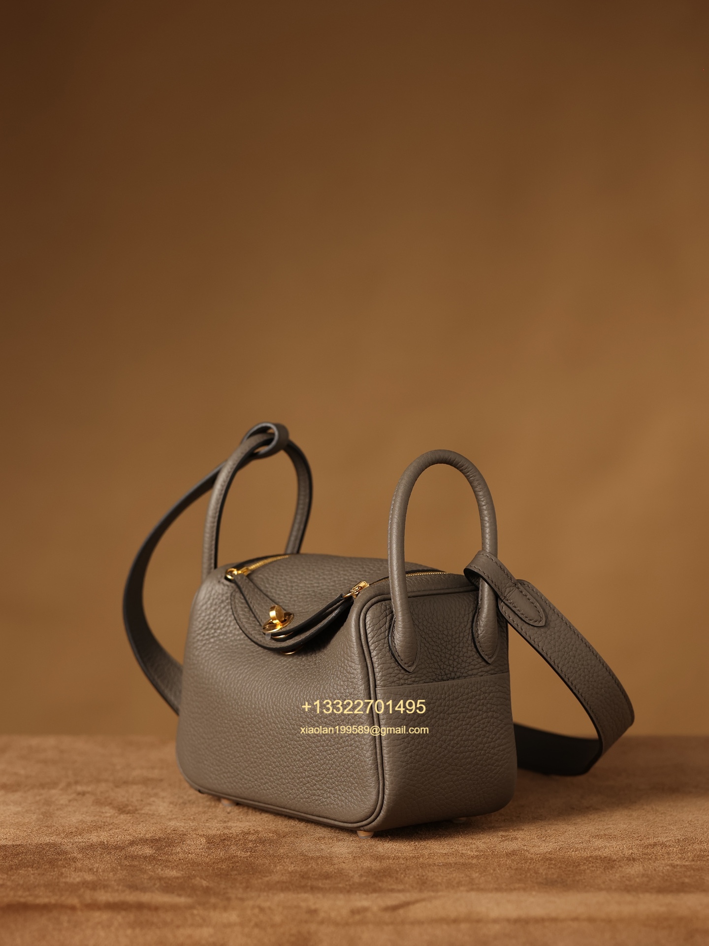 Hermès Lindy Mini 19cm in Pewter Grey, crafted with Hermès' exclusive Clemence leather, purely handcrafted, high-end customization edition.