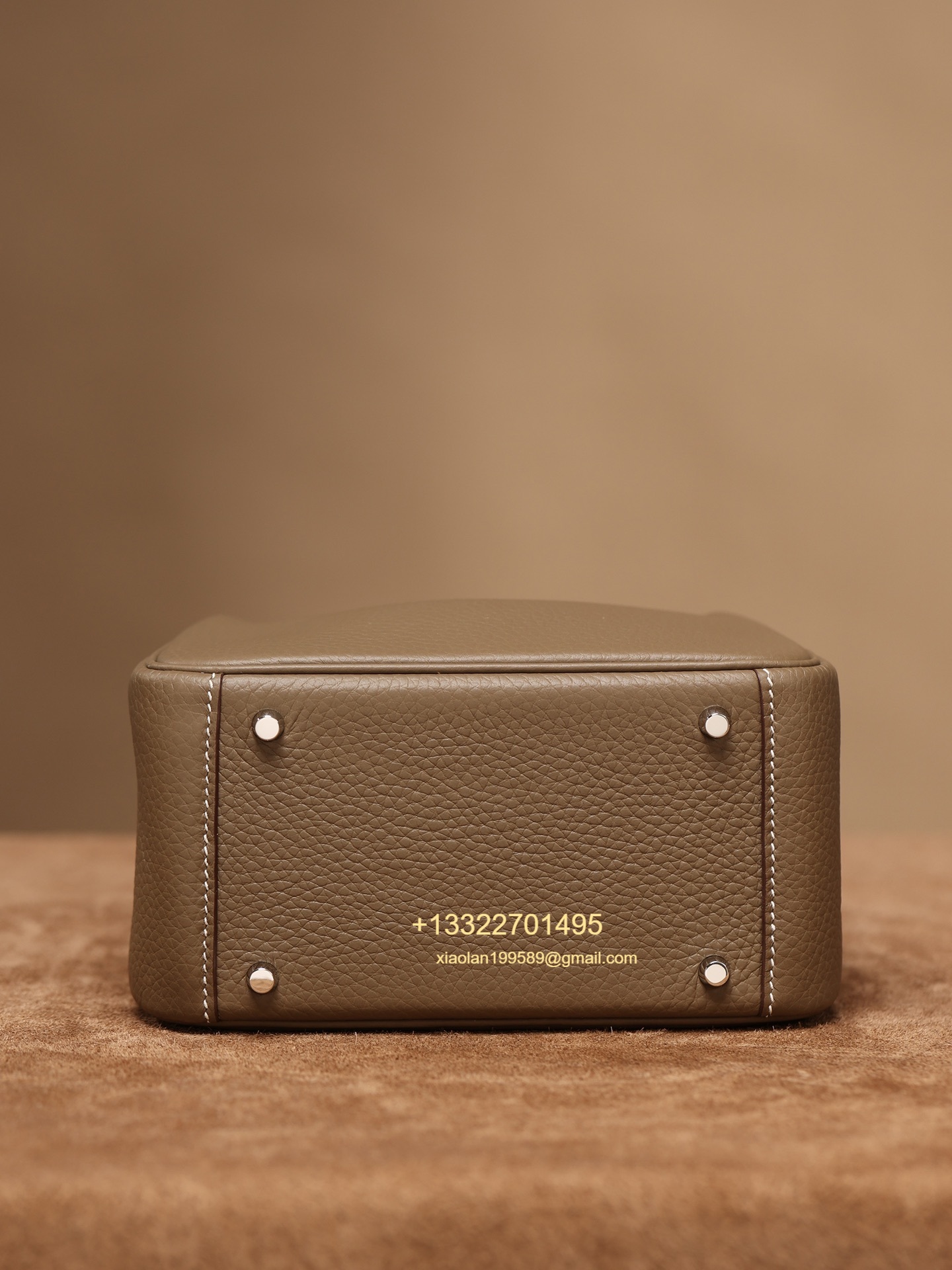 Hermès Lindy Mini 19cm in Etoupe Crafted with Hermès' exclusive Clemence leather, Purely Handcrafted, High-End Customization Edition