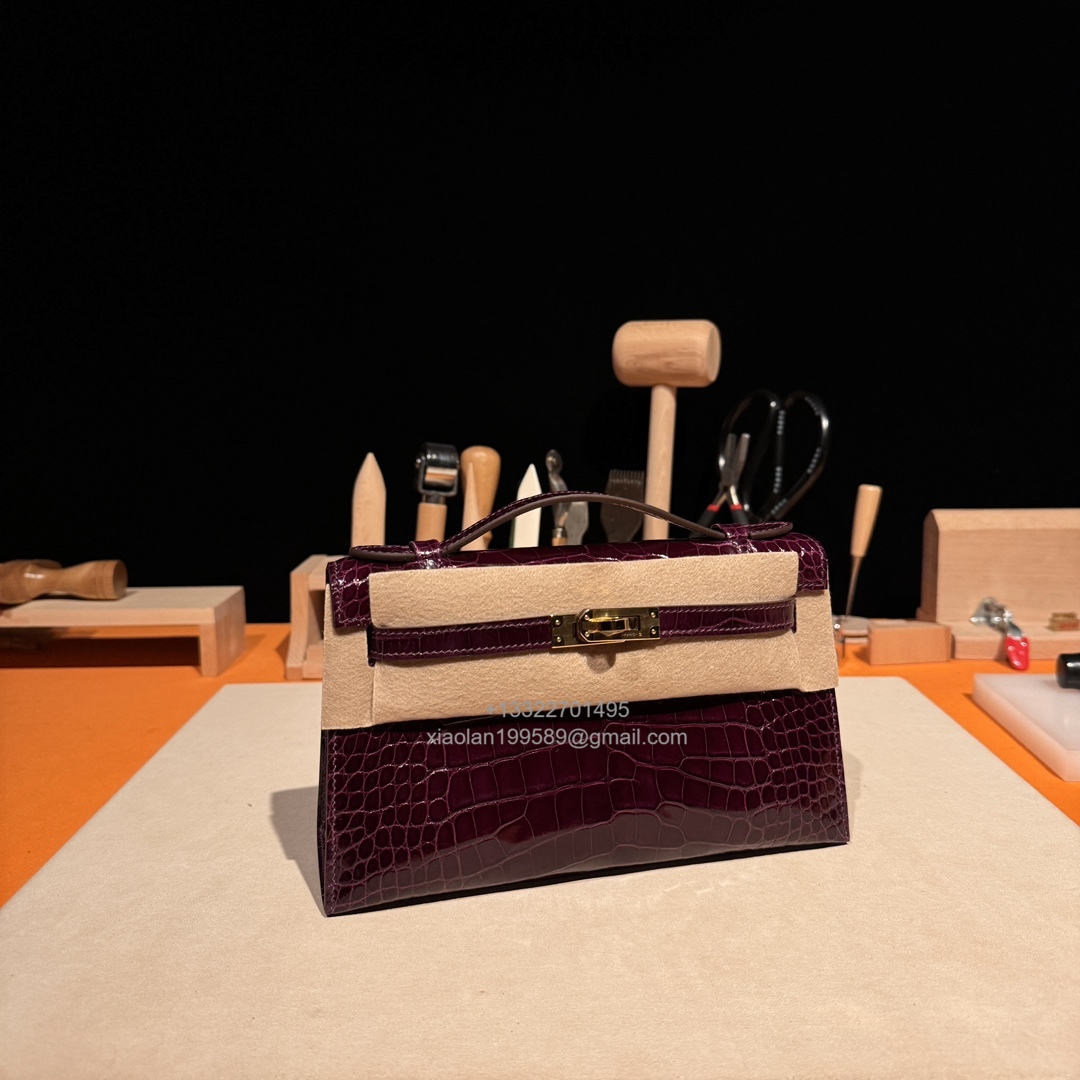 Hermès Kelly Pochette Clutch Bag Shiny Crocodile Leather . Fully Handmade Premium Customization – Gallon Purple