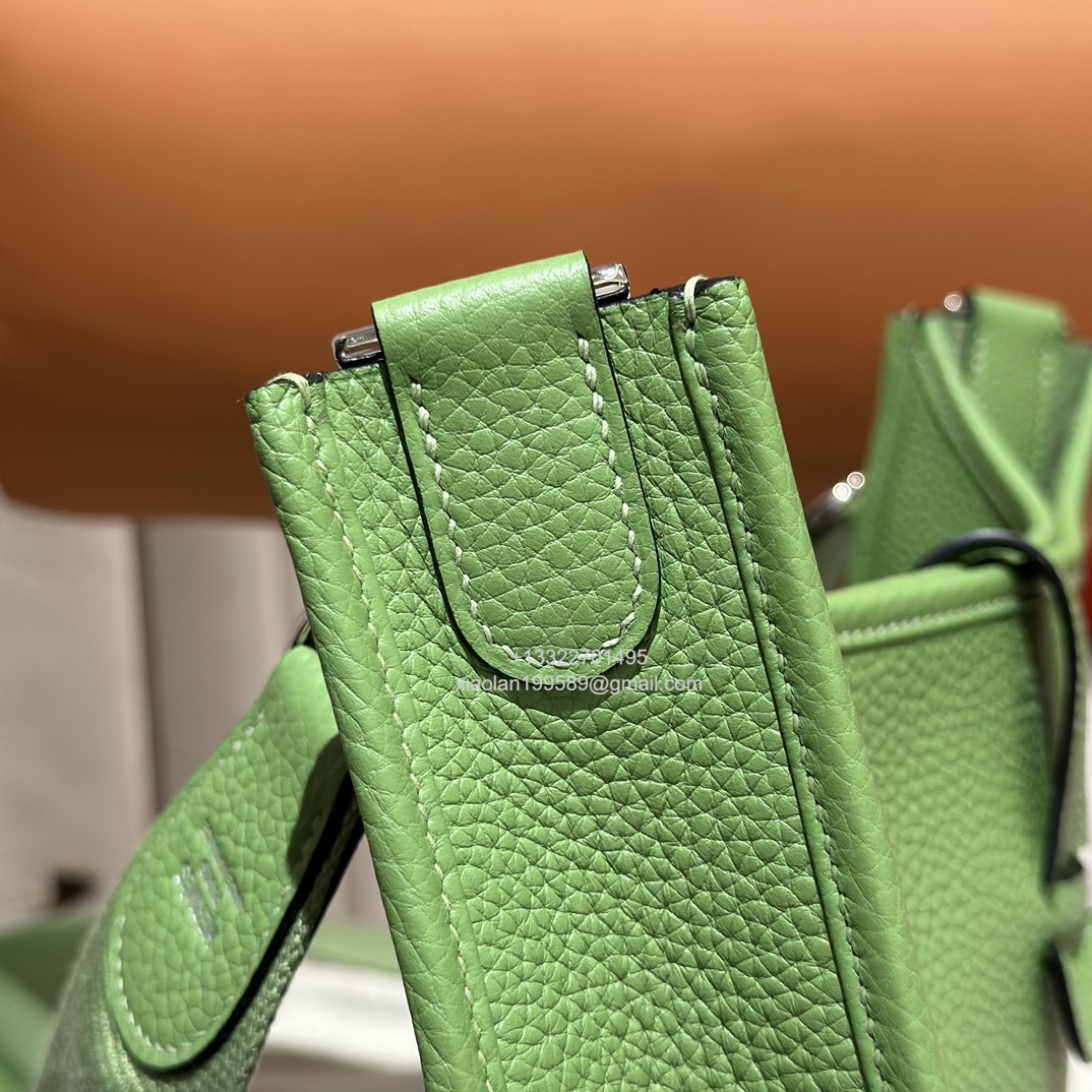 Hermès Evelyne Bag in Clemence Leather, Premium Handcrafted Customization – Avocado Green.