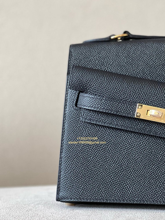 Hermès Mini Kelly 20 Sellier en Désordre Bag in Epsom Leather, Fully Hand-stitched with Beeswax Thread, Color: Z6 Black.