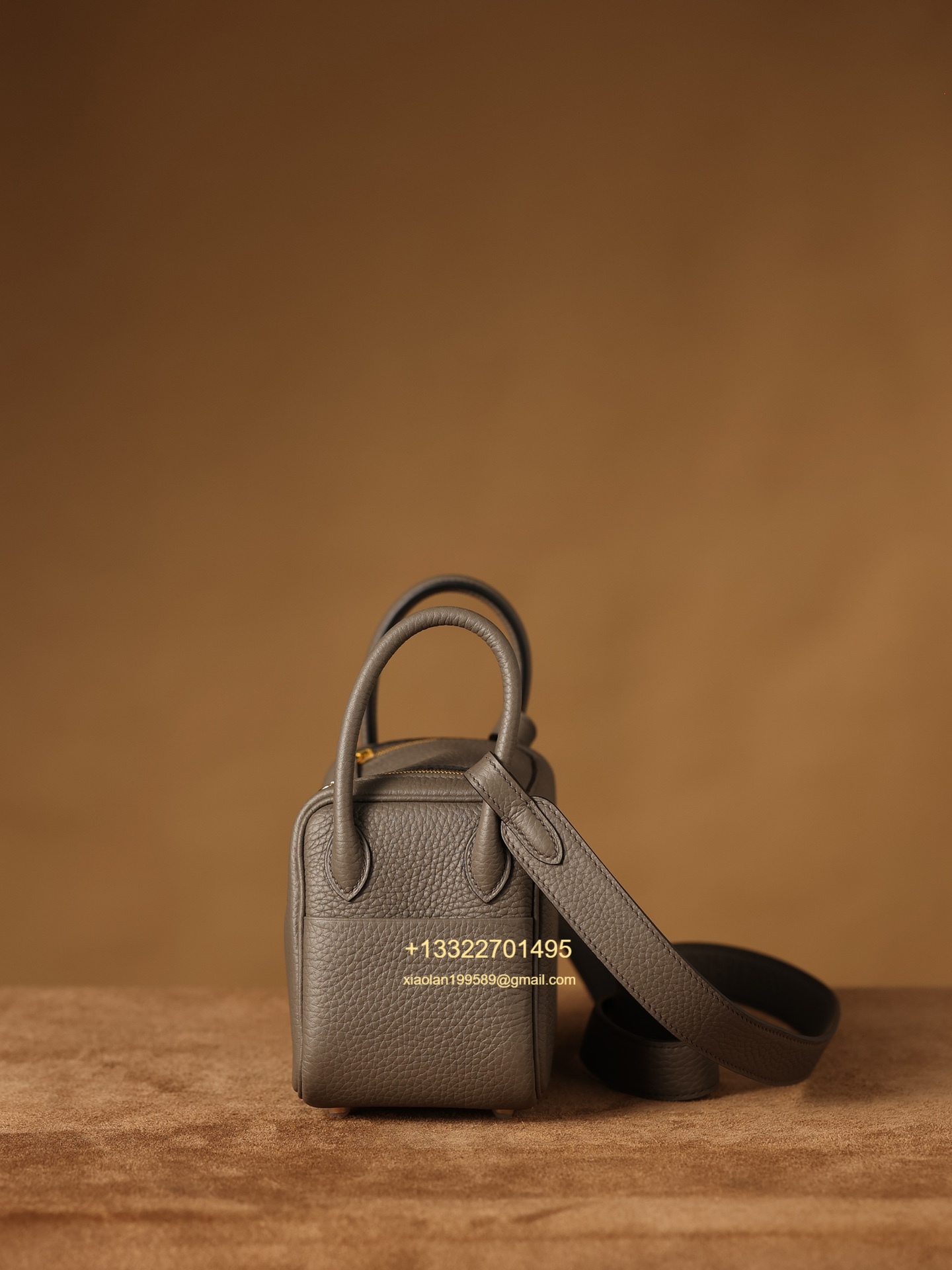 Hermès Lindy Mini 19cm in Pewter Grey, crafted with Hermès' exclusive Clemence leather, purely handcrafted, high-end customization edition.