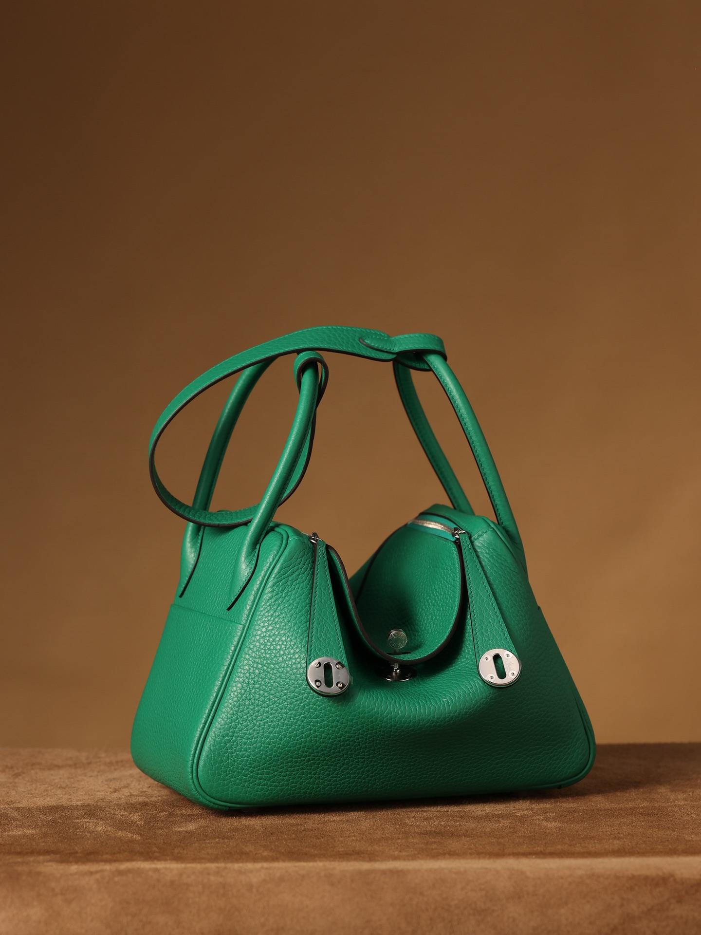 Hermès Lindy in Velvet Green, crafted with Hermès' exclusive Clemence leather, purely handcrafted, high-end customization edition.